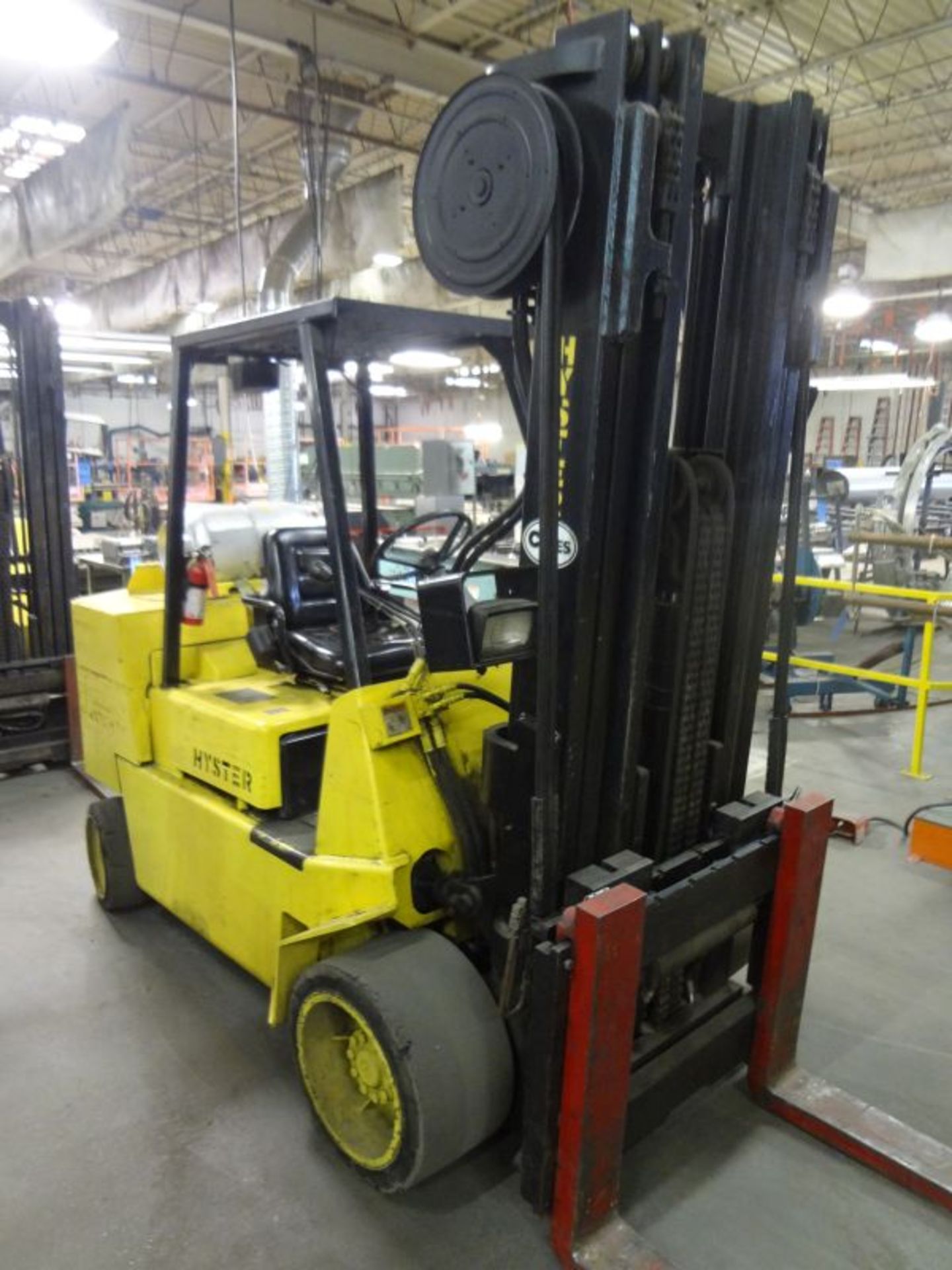 12,000 LB. HYSTER MODEL S120XLS LP GAS SOLID TIRE LIFT TRUCK; S/N D004D08415X, 208" LIFT HEIGHT, 3- - Image 2 of 8