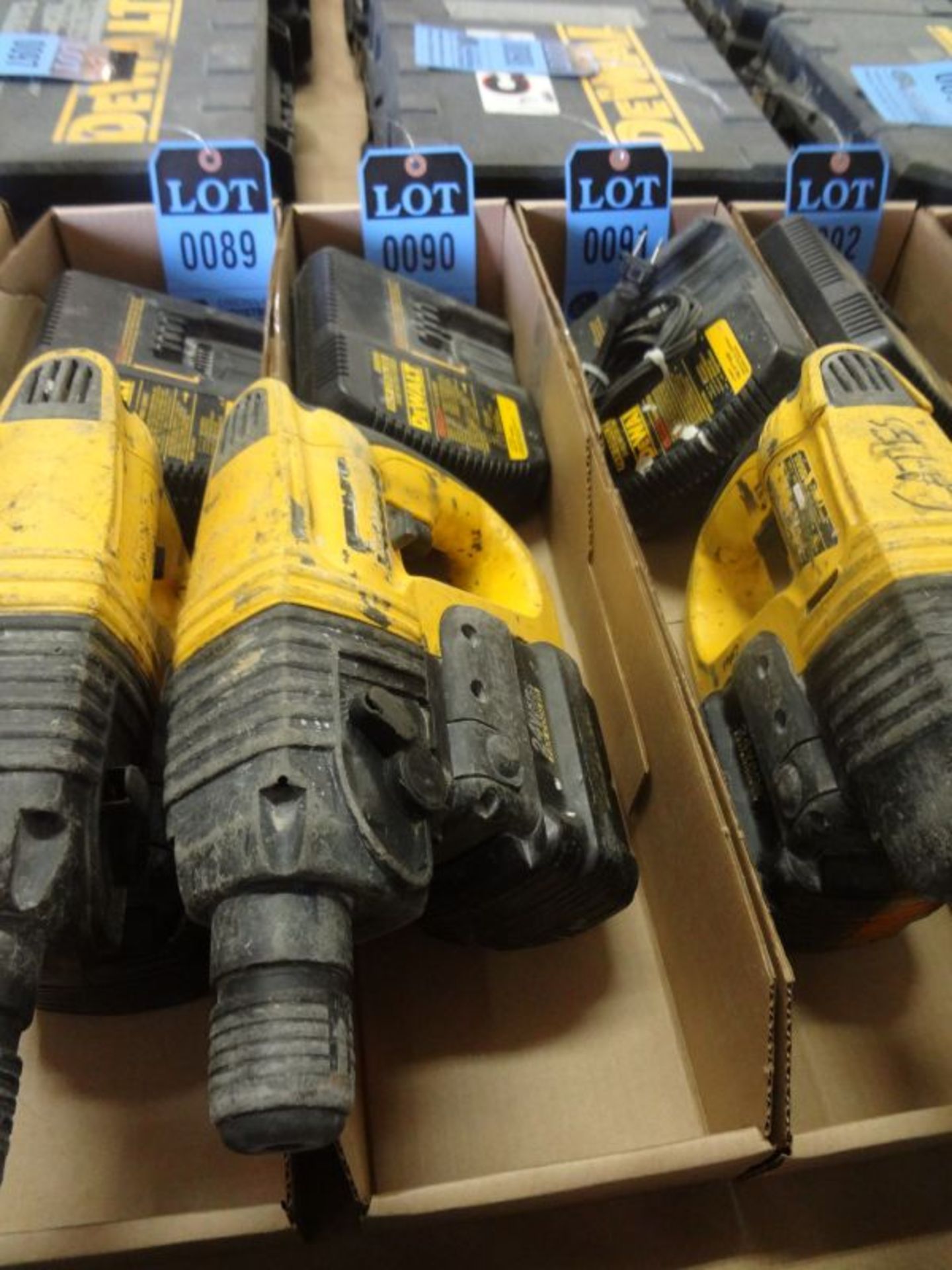 24 VOLT DEWALT CORDLESS ROTARY HAMMER DRILL WITH CHARGER