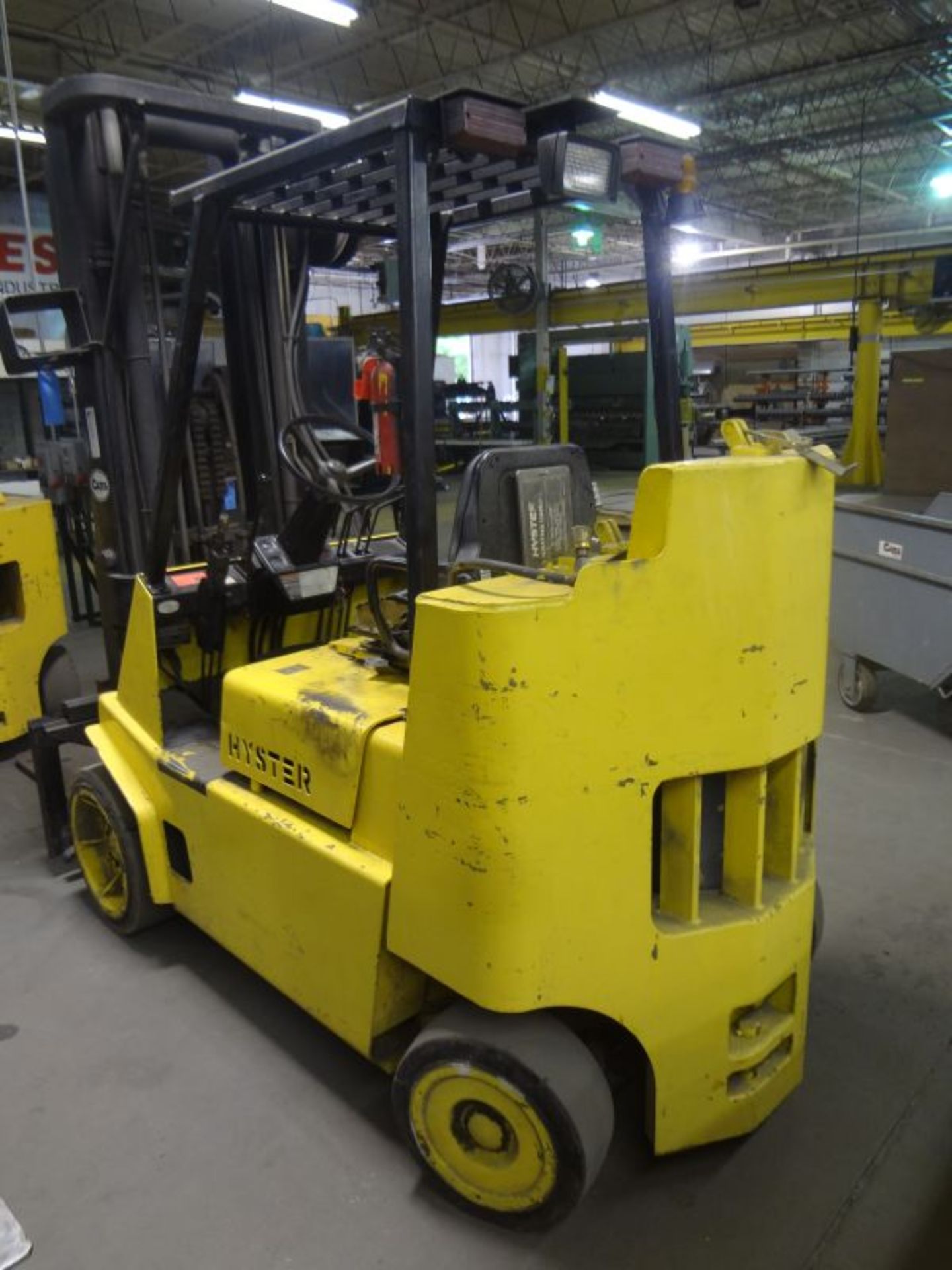 8,000 LB. HYSTER MODEL S80XLBCS LP GAS SOLID TIRE LIFT TRUCK; S/N D004D03900U, 172" LIFT HEIGHT, 3- - Image 4 of 8