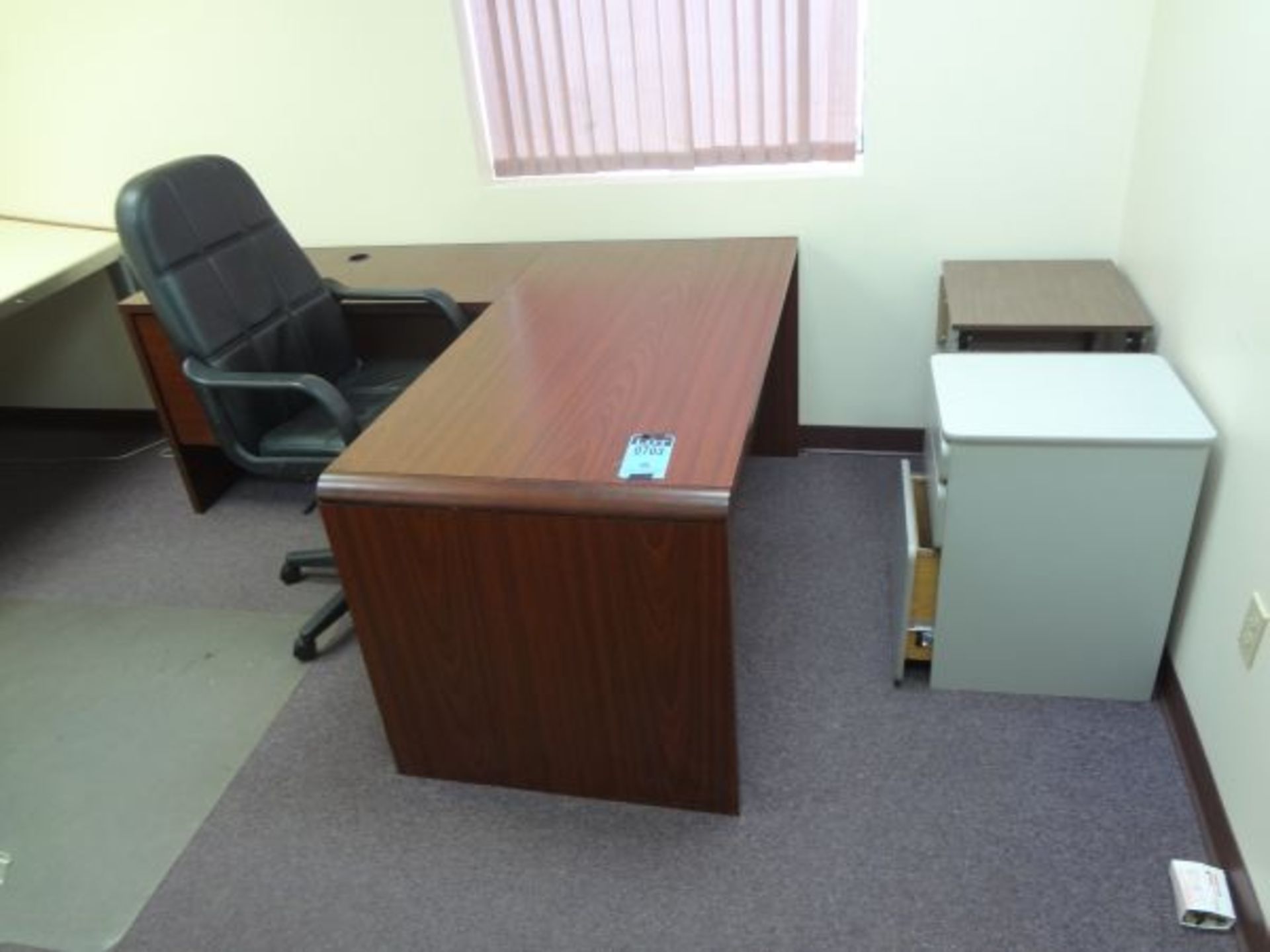 (LOT) DESK, CHAIR & FILE CABINET (NO FURNITURE ATTACHED TO BUILDING)