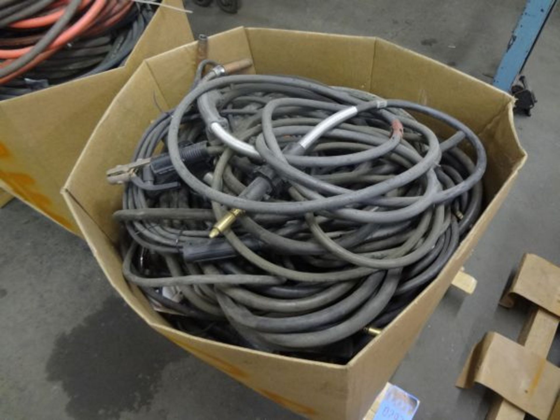 (LOT) WELDING GUNS AND LEADS