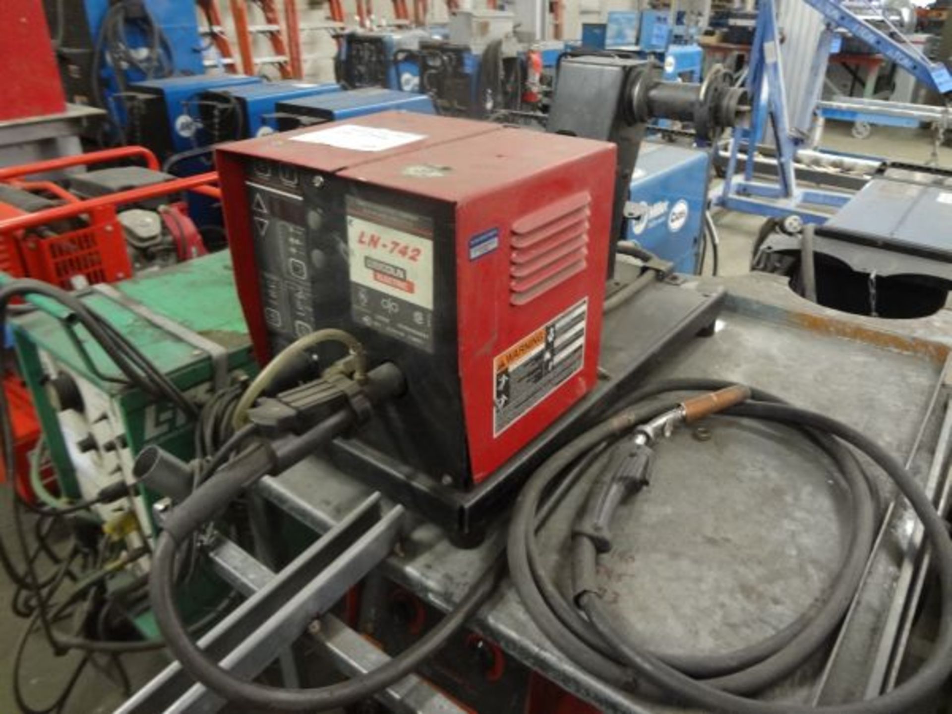 250 AMP LINCOLN INVERTEC STTII WELDER; S/N U1980400085, WITH LINCOLN LN-742 WIRE FEEDER - Image 4 of 5