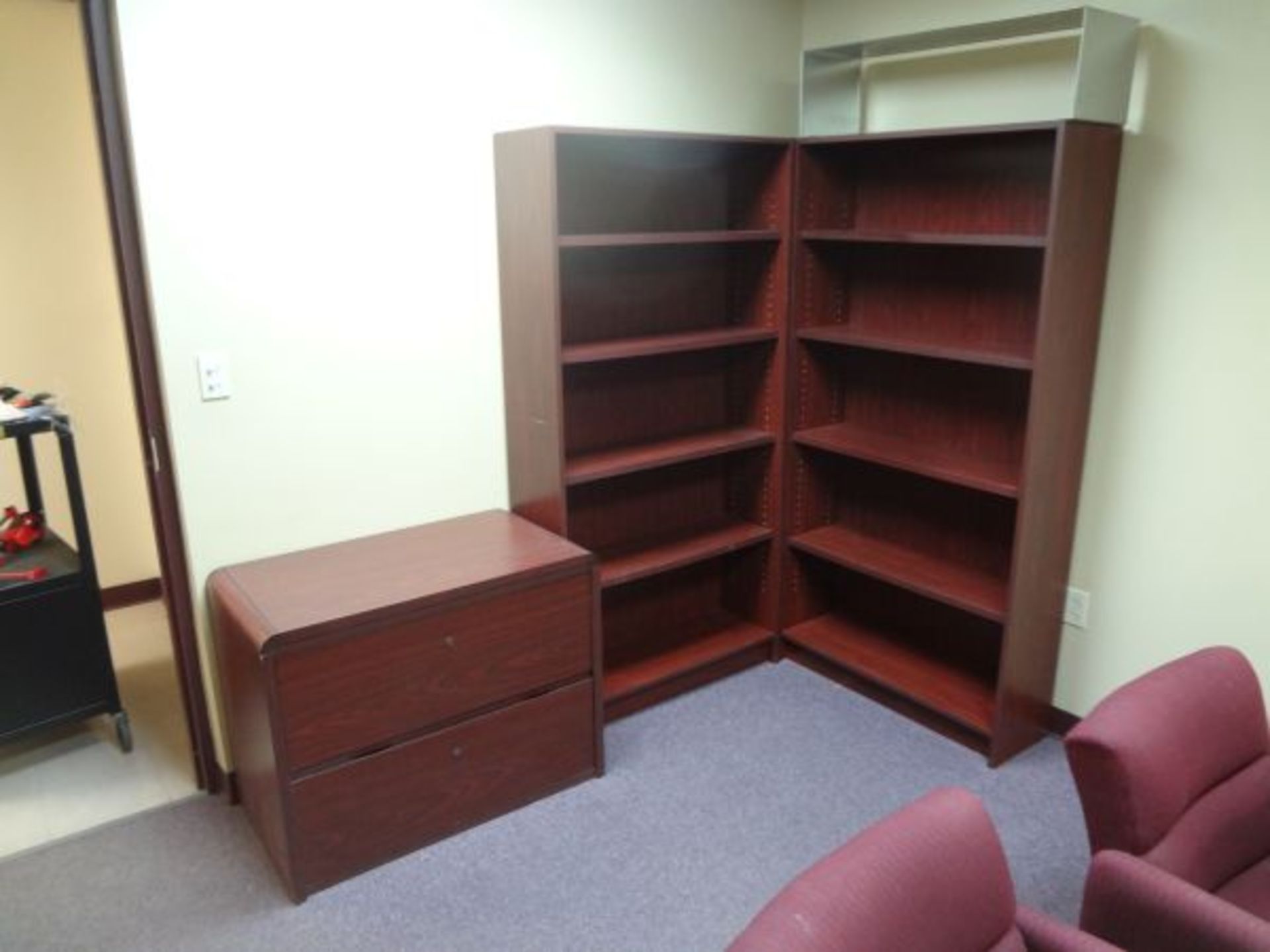 (LOT) DESK, (3) CHAIRS, (2) BOOKSHELVES & FILE CABINET (NO FURNITURE ATTACHED TO BUILDING) - Image 2 of 2