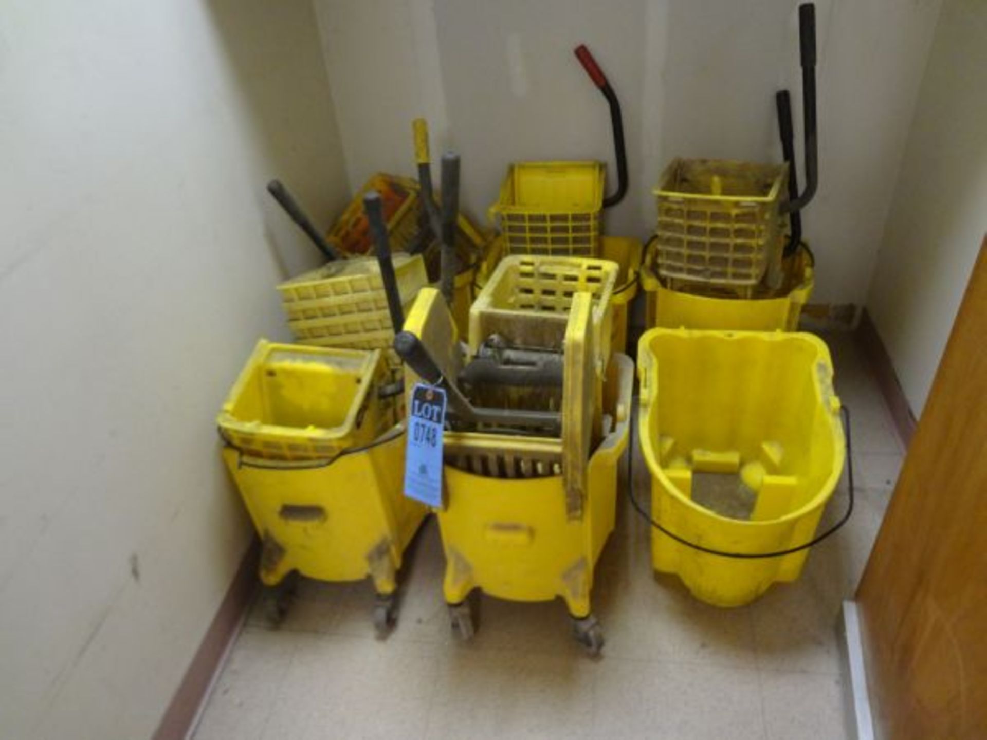 RUBBERMAID MOP BUCKETS