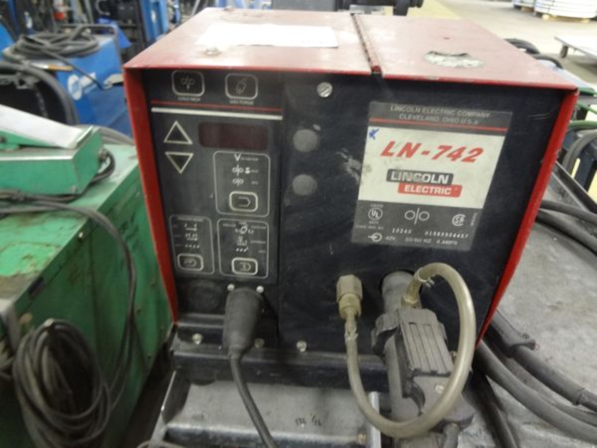 250 AMP LINCOLN INVERTEC STTII WELDER; S/N U1980400085, WITH LINCOLN LN-742 WIRE FEEDER - Image 5 of 5