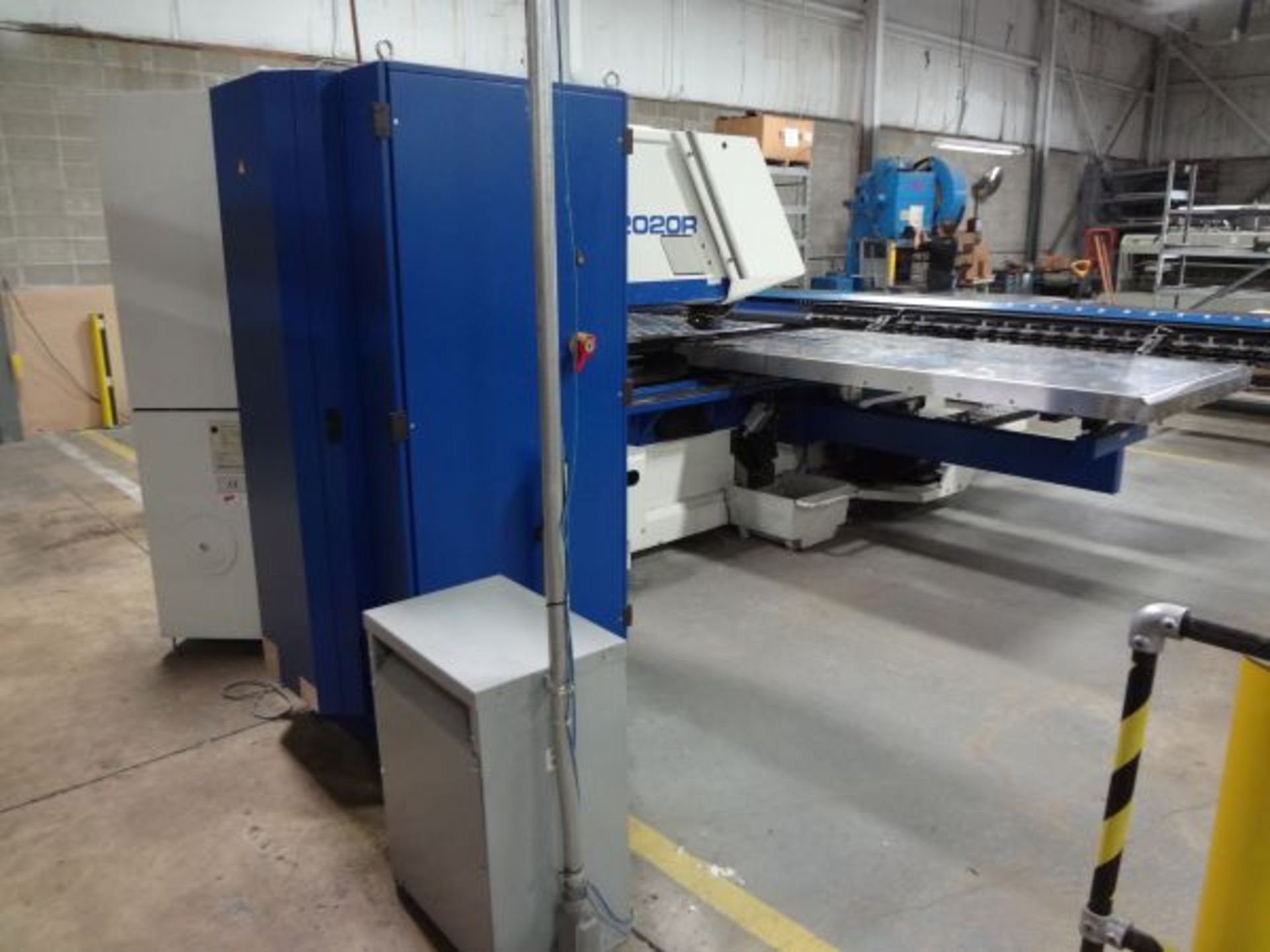 20 TON TRUMPF 2020R SINGLE END CNC PUNCH WITH TOOL ROTATION; S/N A0030A0323, PART NO. 90951, 102" - Image 3 of 20