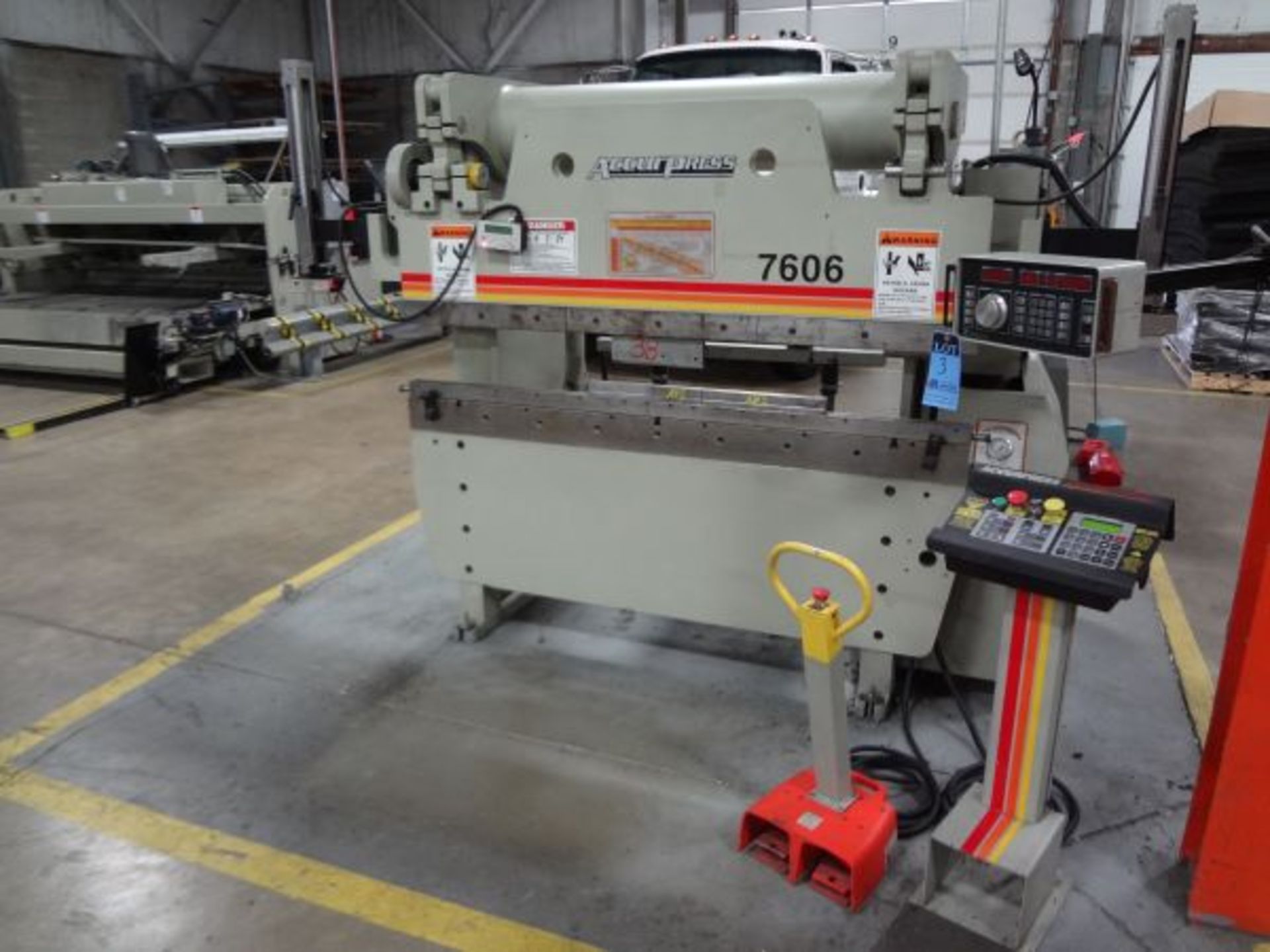 60 TON X 6' ACCURPRESS MODEL 7606 CNC PRESS BRAKE; S/N 9449, 6' OVERALL LENGTH, COMPUBEND 610 PLUS - Image 2 of 17