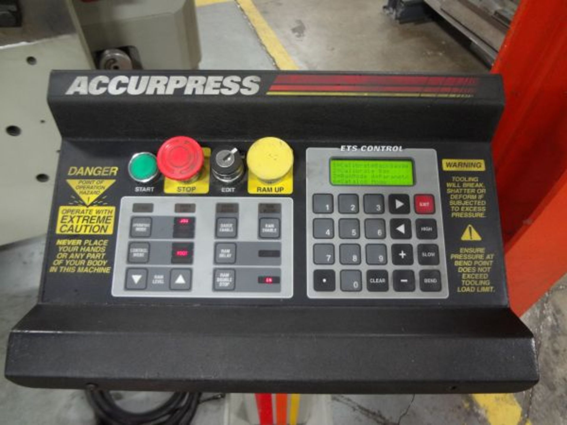 60 TON X 6' ACCURPRESS MODEL 7606 CNC PRESS BRAKE; S/N 9449, 6' OVERALL LENGTH, COMPUBEND 610 PLUS - Image 6 of 17