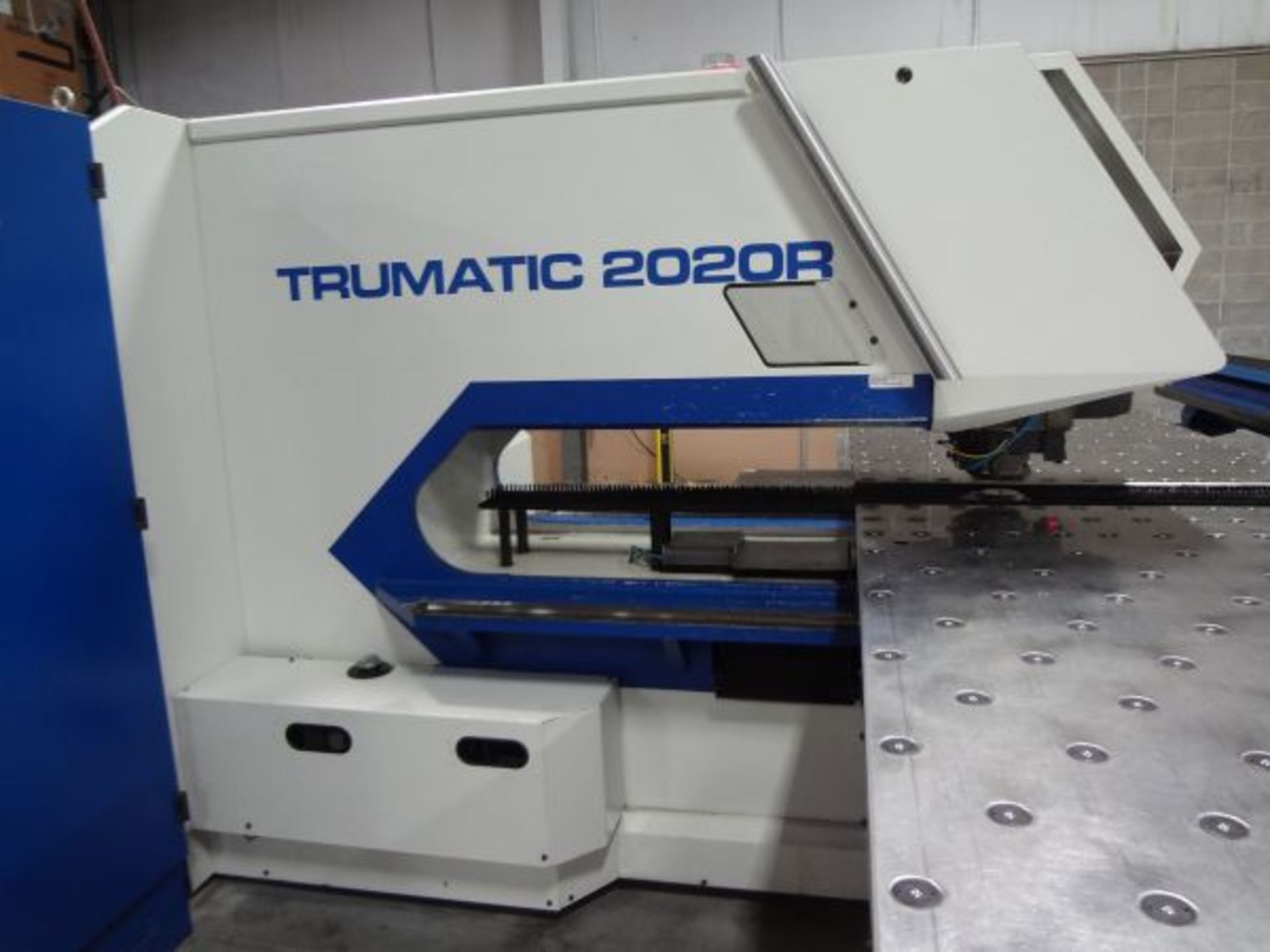 20 TON TRUMPF 2020R SINGLE END CNC PUNCH WITH TOOL ROTATION; S/N A0030A0323, PART NO. 90951, 102" - Image 11 of 20
