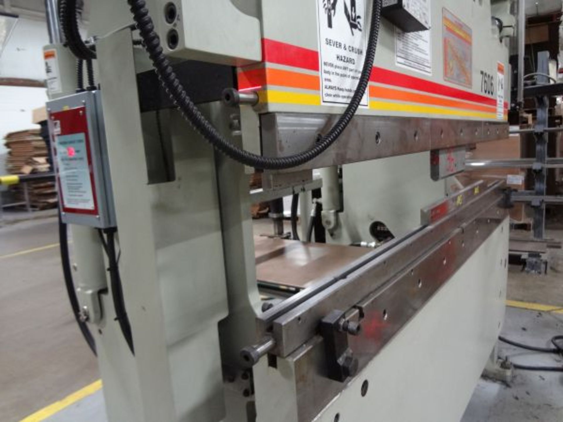 60 TON X 6' ACCURPRESS MODEL 7606 CNC PRESS BRAKE; S/N 9449, 6' OVERALL LENGTH, COMPUBEND 610 PLUS - Image 13 of 17