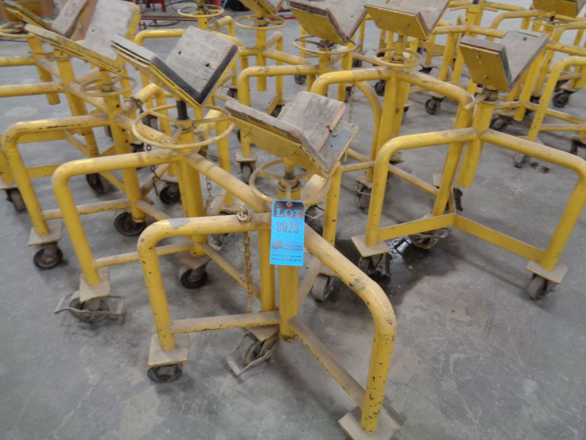 TRI-STAND PORTABLE STEEL CONSTRUCTED PIPE STANDS WITH V-SHAPED TOPS, AJUSTABLE HEIGHT FROM 27" TO