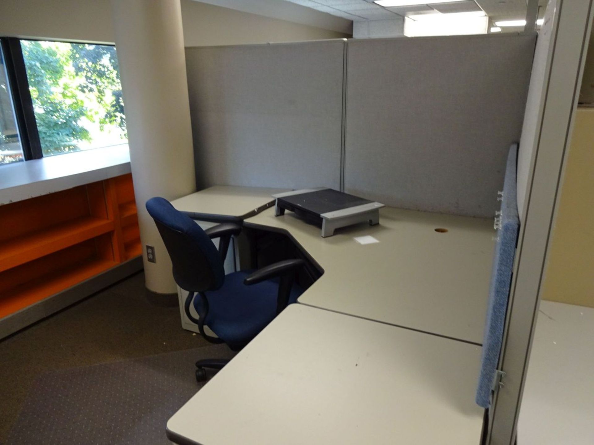 6-STATION CUBICLE LAYOUT, 64" WALLS WITH ENCLOSED FURNITURE - Image 6 of 7