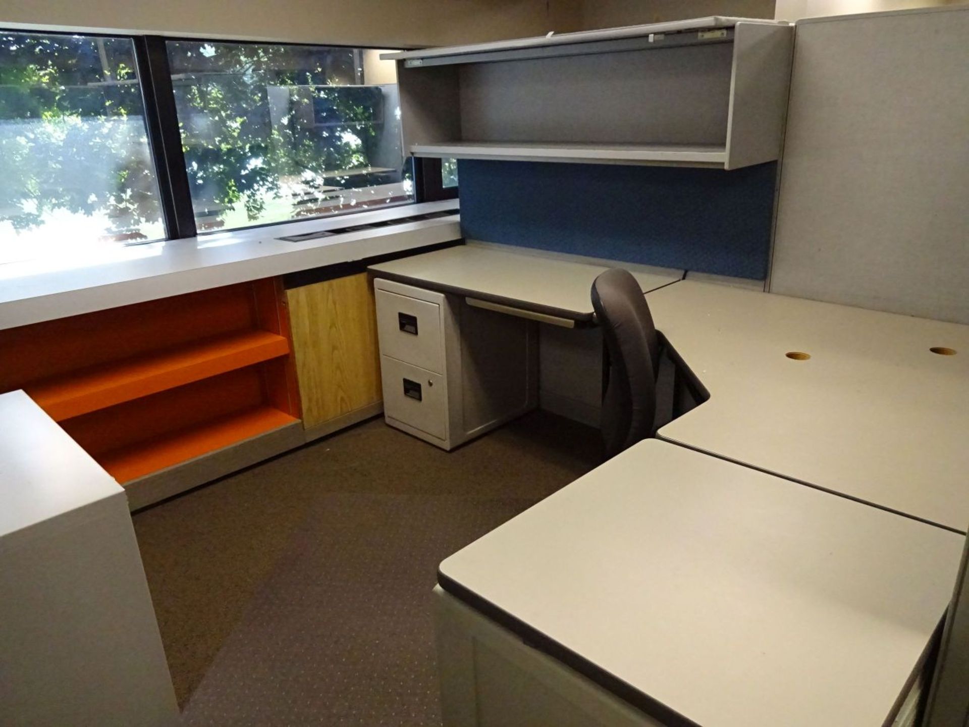 6-STATION CUBICLE LAYOUT, 64" WALLS WITH ENCLOSED FURNITURE - Image 3 of 7