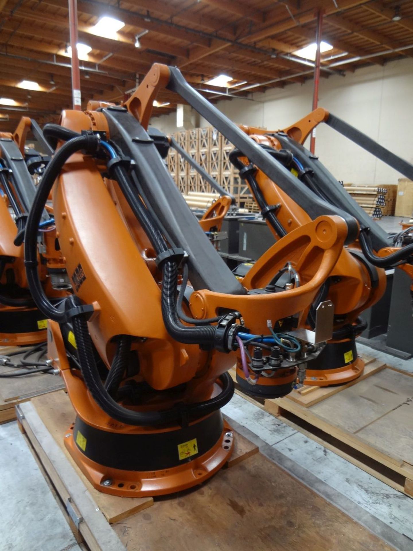 KUKA MODEL KR180-2PA 6-AXIS ROBOT; S/N 940780, KRC2 ROBOTIC CONTROL; S/N N/A, NO PENDANT (NEW - Image 4 of 5