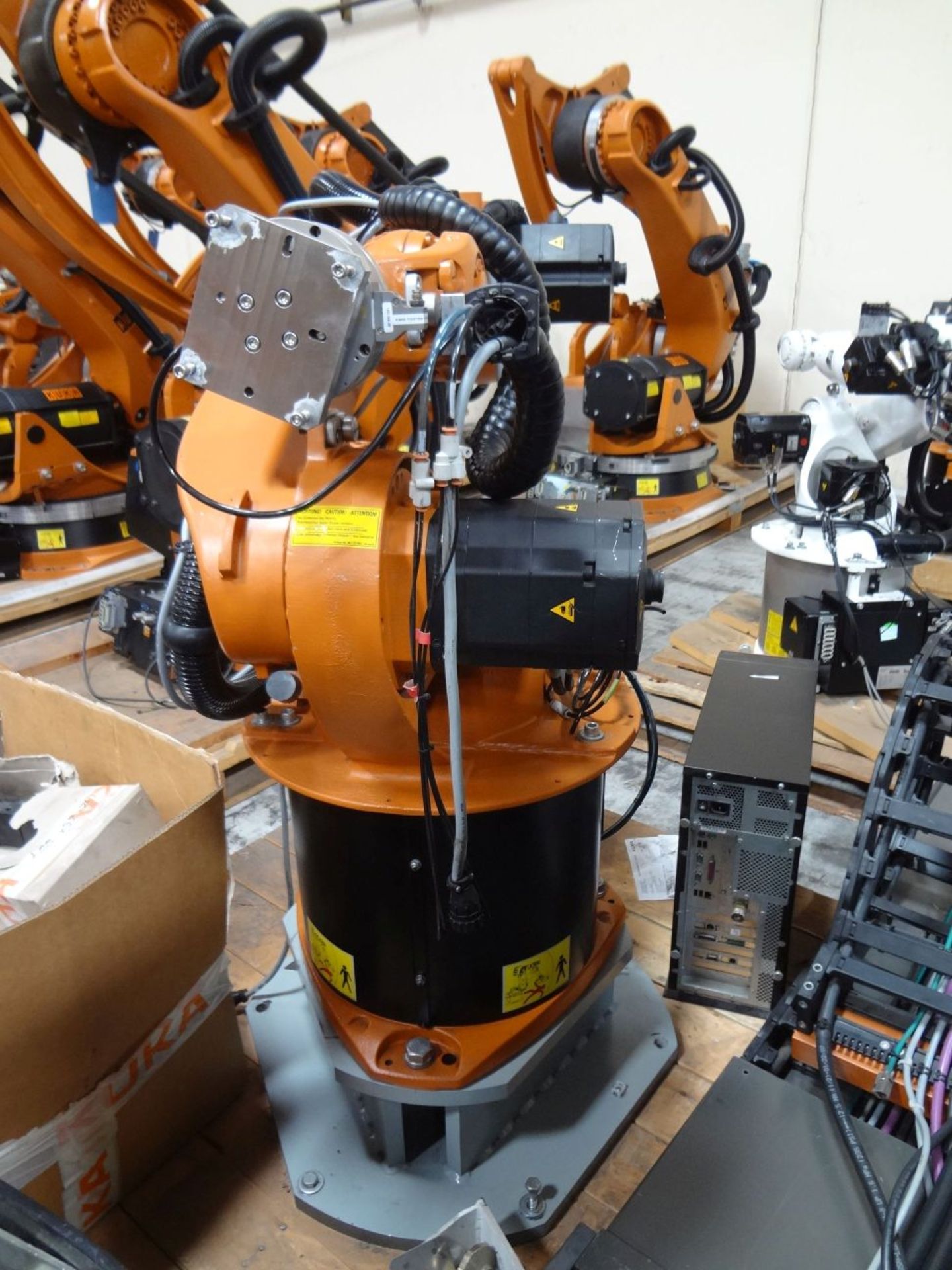 KUKA MODEL KR16 6-AXIS ROBOT; S/N 861101, KRC2 ROBOTIC CONTROL; S/N N/A, WITH PENDANT (NEW 2008) - - Image 3 of 5
