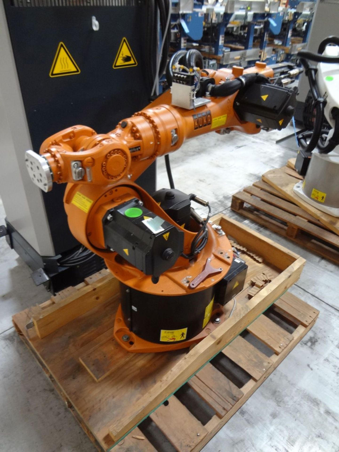 KUKA MODEL KR16 6-AXIS ROBOT; S/N 861626, KRC2 ROBOTIC CONTROL; S/N N/A, WITH PENDANT (NEW 2008) -