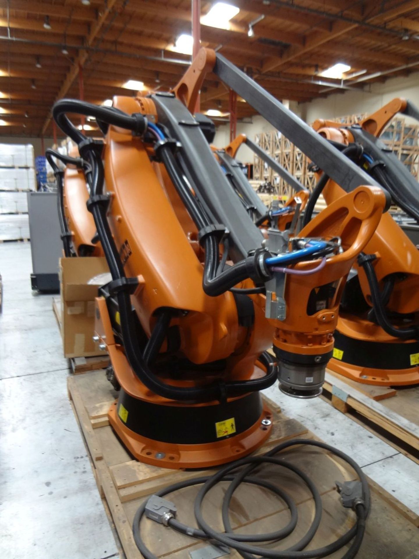 KUKA MODEL KR100-2PA 6-AXIS ROBOT; S/N 941639, KRC2 ROBOTIC CONTROLS; S/N N/A, WITH PENDANT (NEW - Image 4 of 6