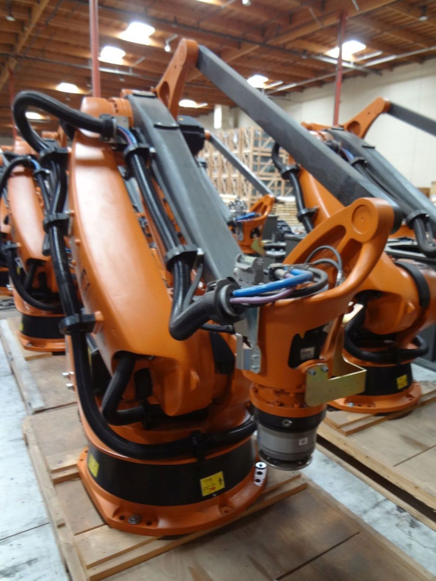 KUKA MODEL KR100-2PA 6-AXIS ROBOT; S/N 941738, KRC2 ROBOTIC CONTROLS; S/N N/A, WITH PENDANT (NEW - Image 4 of 6