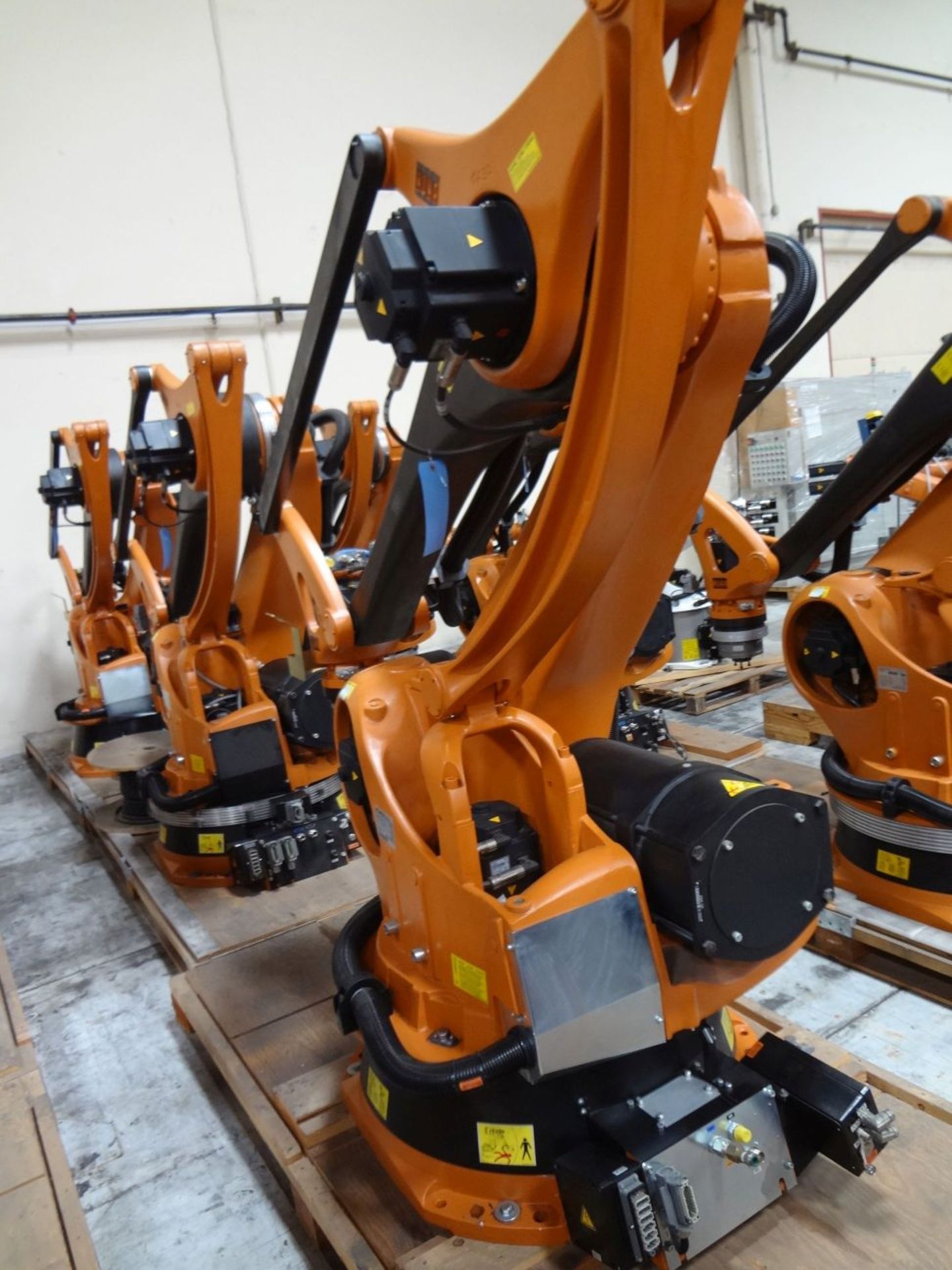 KUKA MODEL KR100-2PA 6-AXIS ROBOT; S/N 941738, KRC2 ROBOTIC CONTROLS; S/N N/A, WITH PENDANT (NEW - Image 3 of 6