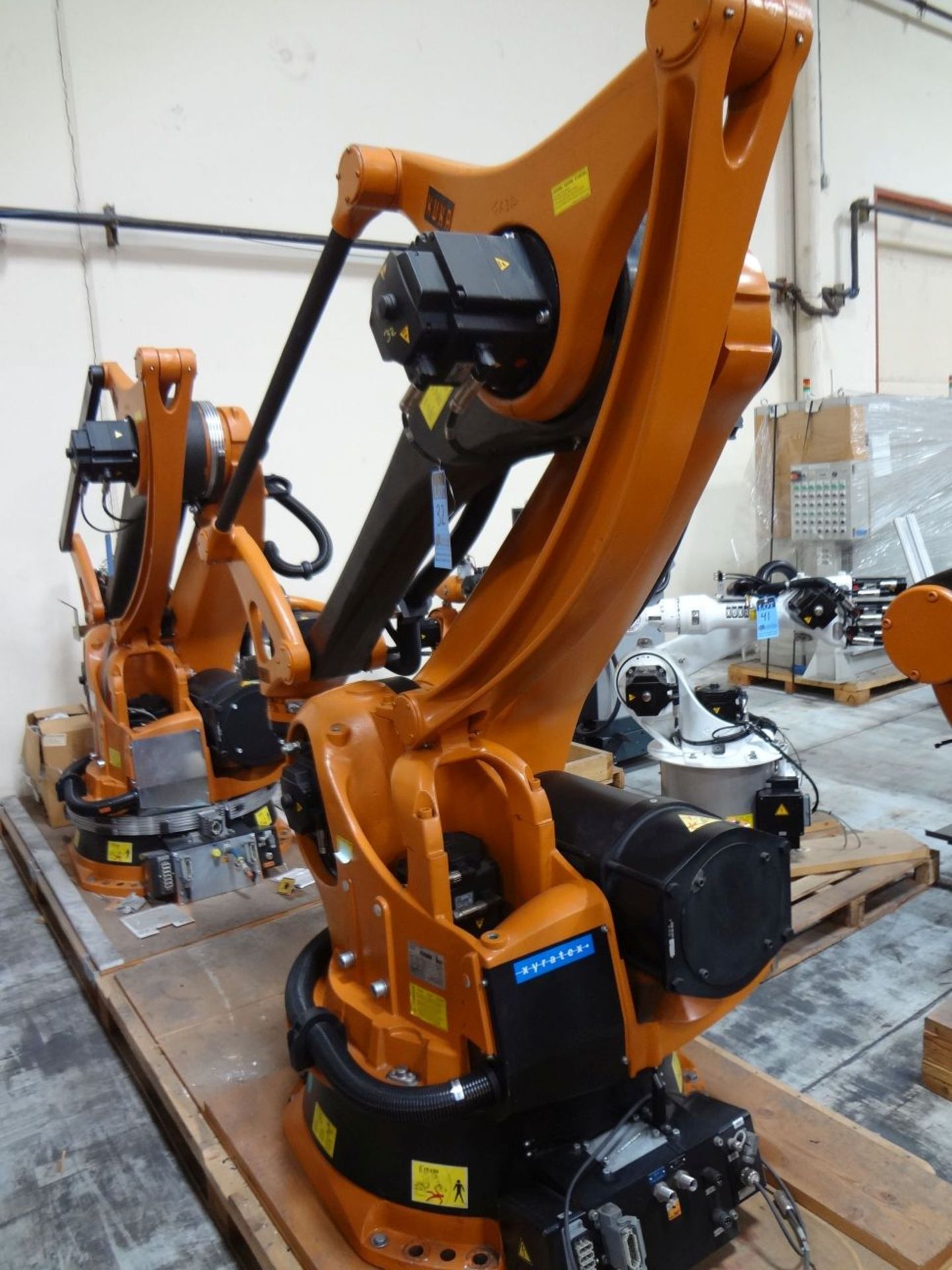 KUKA MODEL KR180-2PA 6-AXIS ROBOT; S/N 940097, KRC2 ROBOTIC CONTROL; S/N N/A, NO PENDANT (NEW 2007) - Image 3 of 5