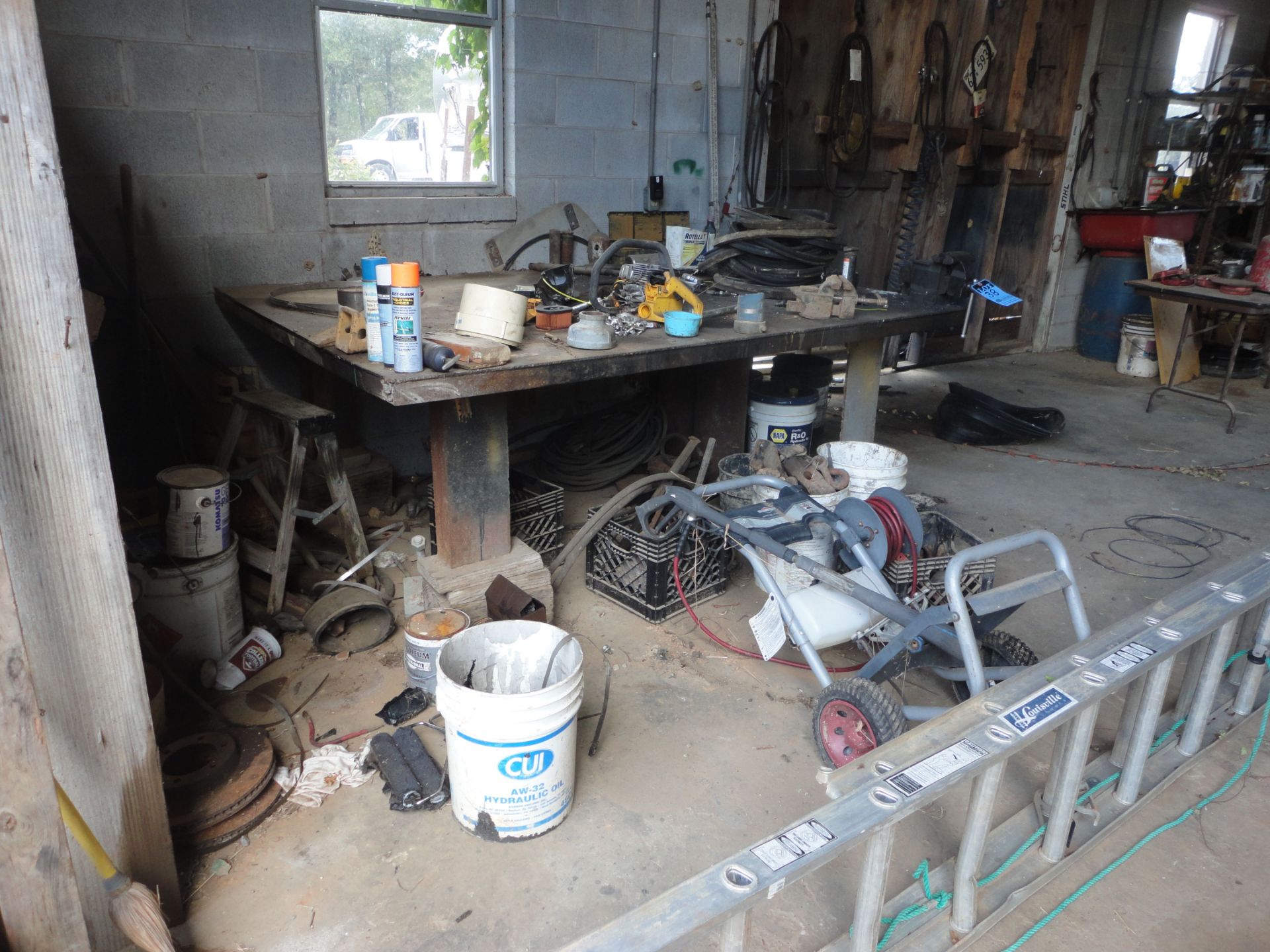 (LOT) CONTENTS IN & AROUND SIDES OF BUILDING OF MECHANICS SHOP **NOTHING AFFIXED TO BUILDING**