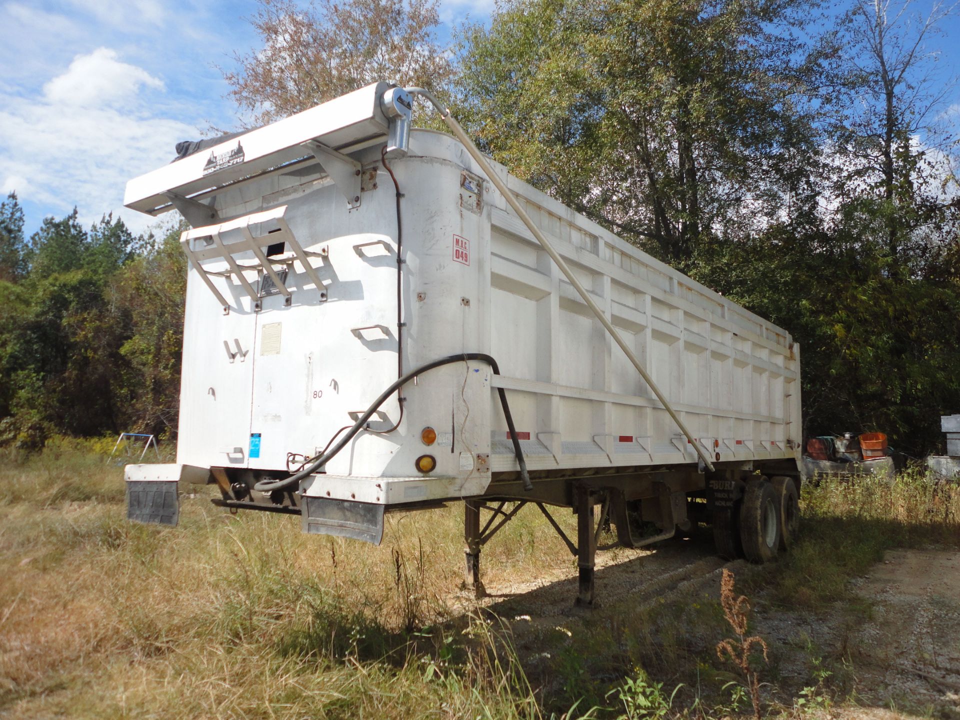 96" WIDE X 30' LONG X 75" HIGH SIDES EAST STEEL FRAME ALUMINUM BED TANDEM AXLE HYDRAULIC DUMP - Image 2 of 8