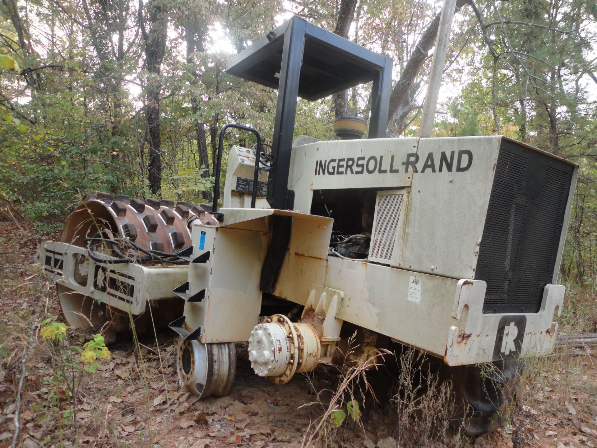 86" INGERSOLL RAND MODEL SD-100F DRUM SHEET FOOT ROLLER COMPACTOR; S/N 1271, CUMMINS DIESEL, HOURS