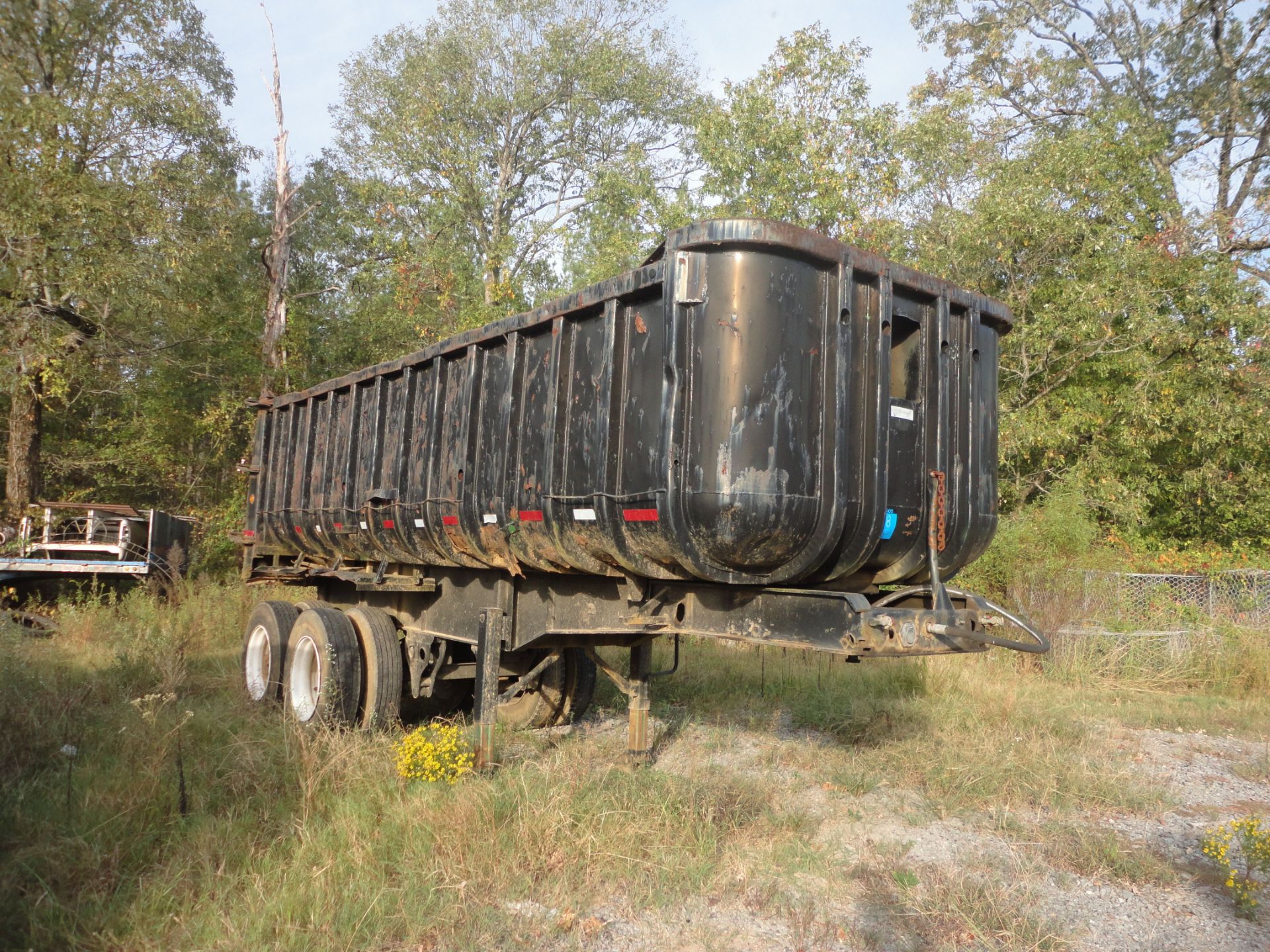 21' LONG X 5" SIDES APPROX. MFG. UNKNOWN HYDRAULIC TANDEM AXLE U-SHAPED STEEL BED DUMP TRAILER; - Image 2 of 6