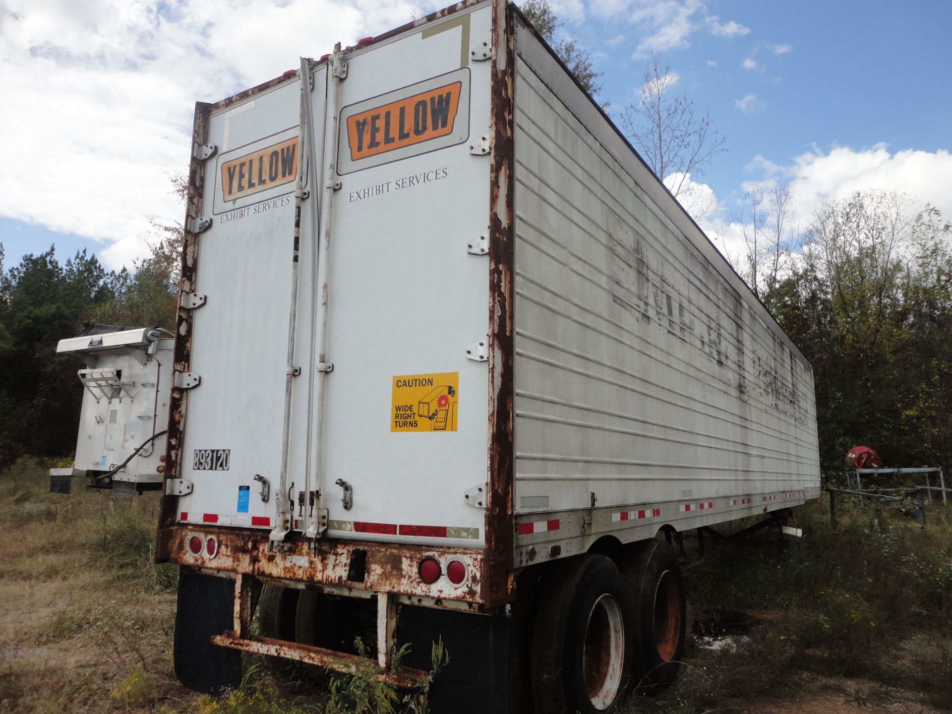 96" X 45' GREAT DANE TANDEM AXLE ALUMINUM SIDED SWINGING DOOR BOX TRAILER; VIN # - Image 2 of 7