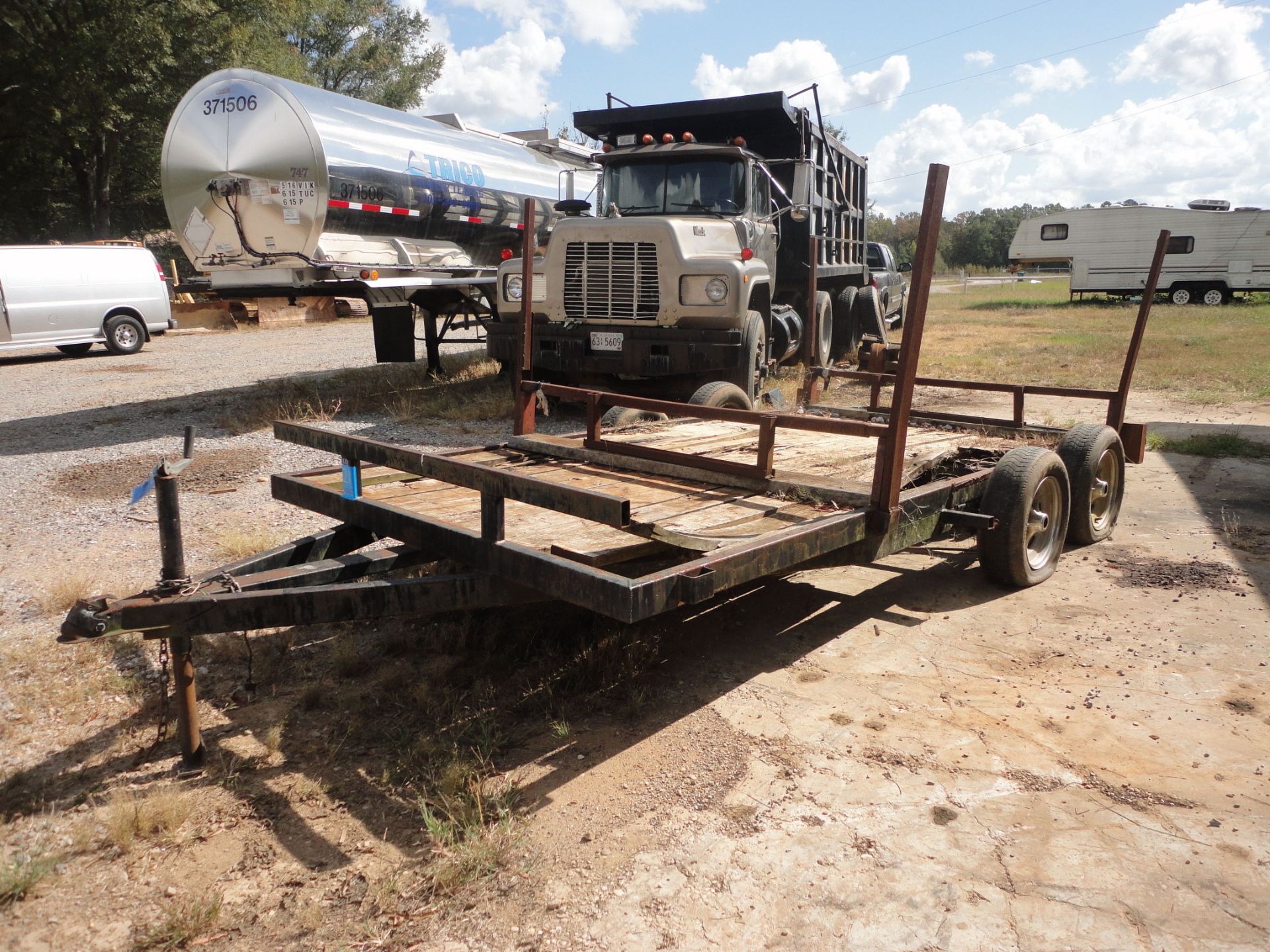 82" WIDE X 16' LONG DUAL AXLE WOOD DECK UTILITY TRAILER - NO TITLE - Image 2 of 3