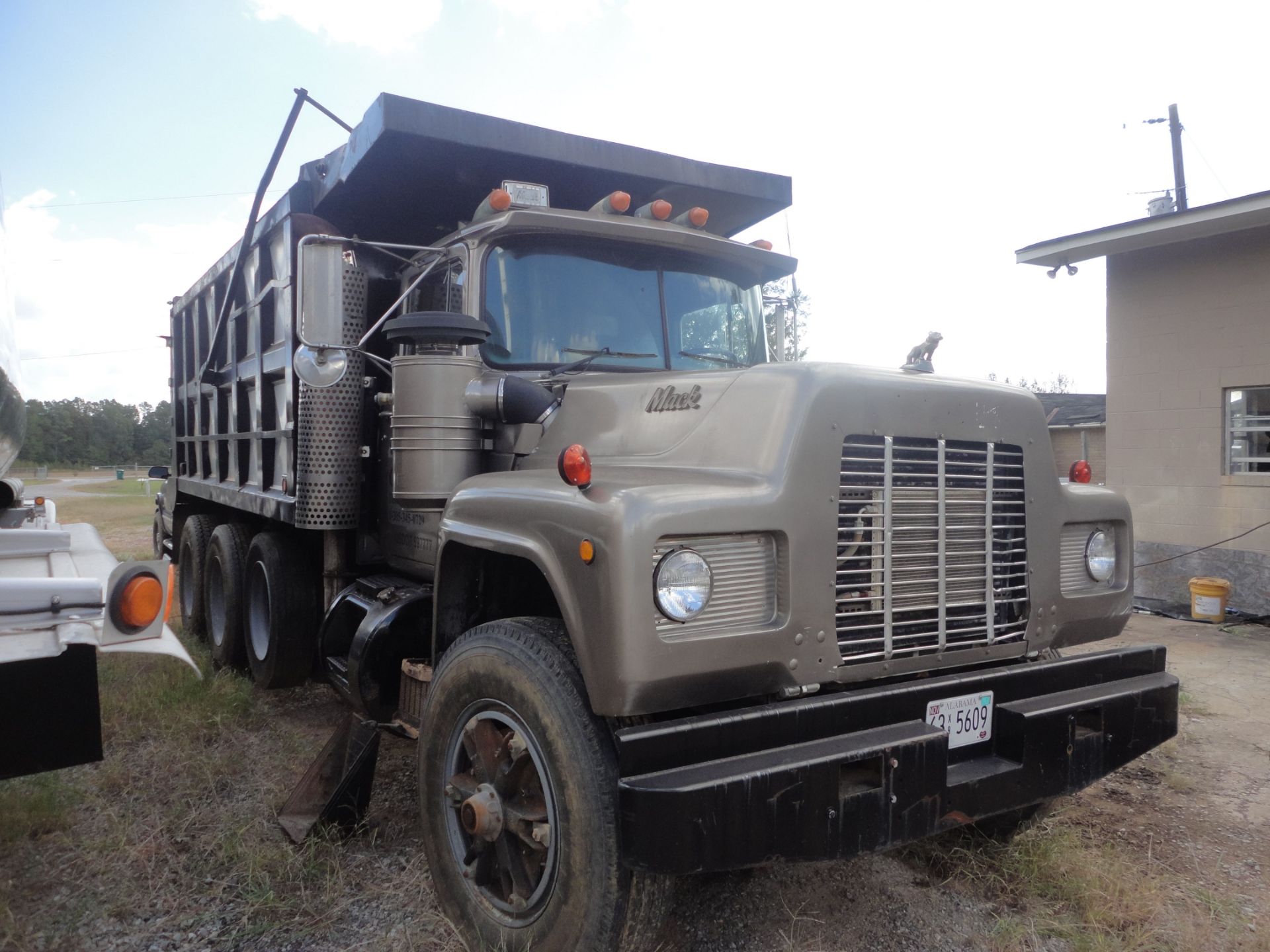 1990 MACK MODEL RD690S TANDEM AXLE AIR CONTROL TAG AXLE, 16' STEEL DUMP BED DUMP TRUCK; W/ POWER - Image 2 of 13