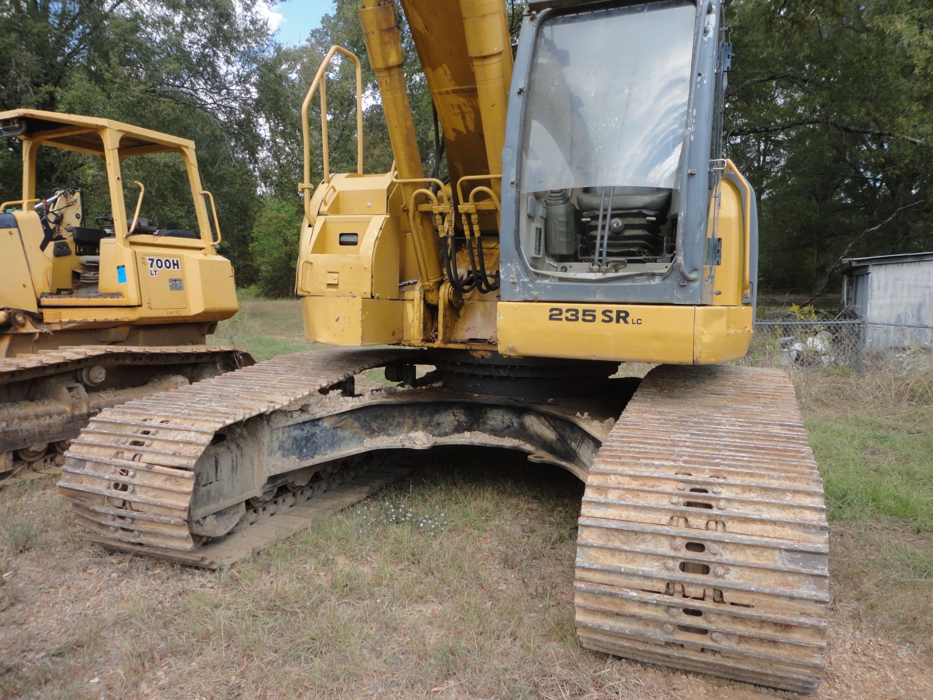 KOBELCO MODEL 235SRLC 32" TRACKS W/ 28" WIDE FOUR-TOOTH BUCKET EXCAVATOR W/ MITSUBISHI SIX- - Image 6 of 9