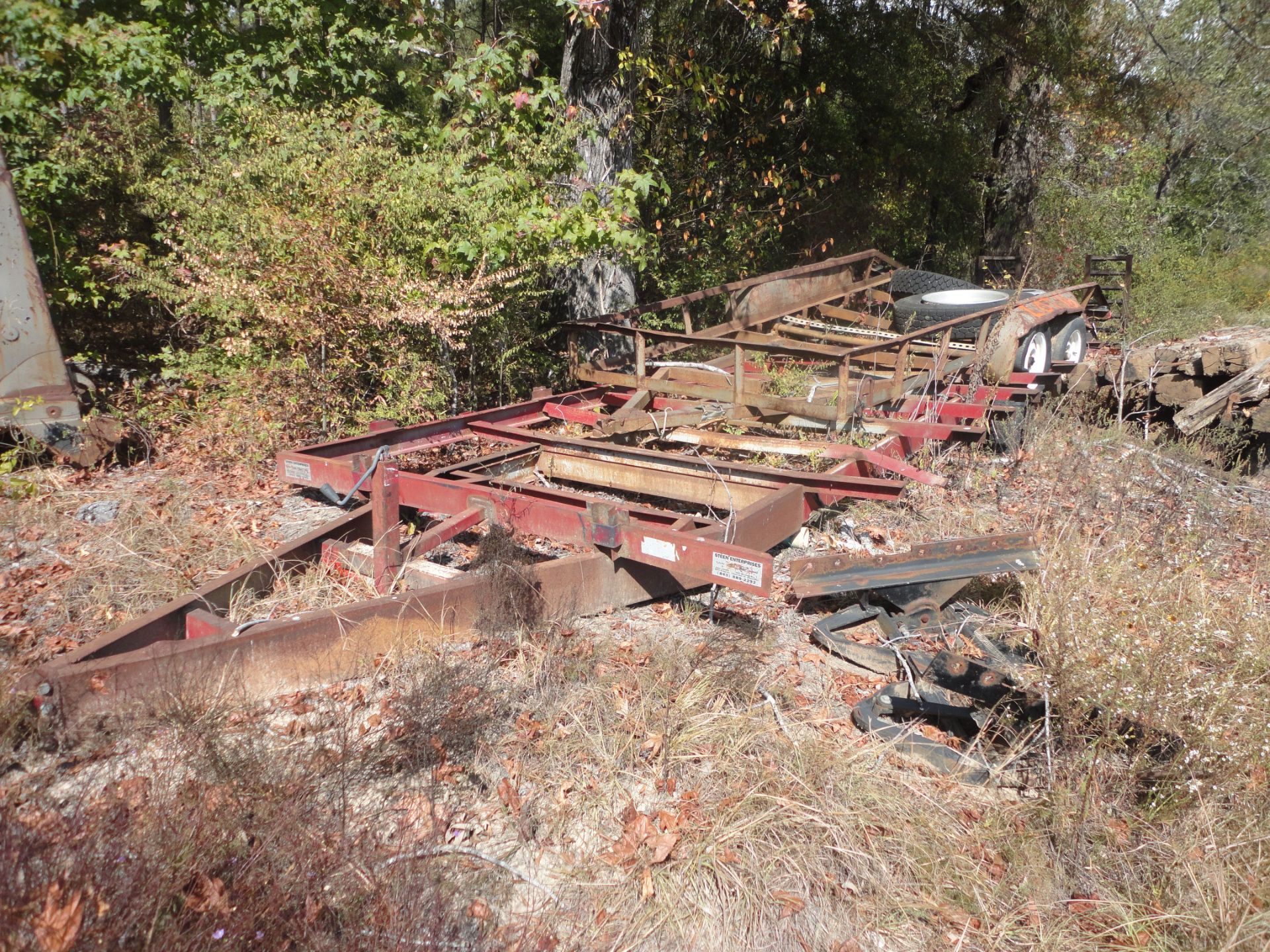 (LOT) (3) HITCH TRAILERS TANDEM AXLE OUT OF SERVICE UTILITY TRAILERS - Image 3 of 4
