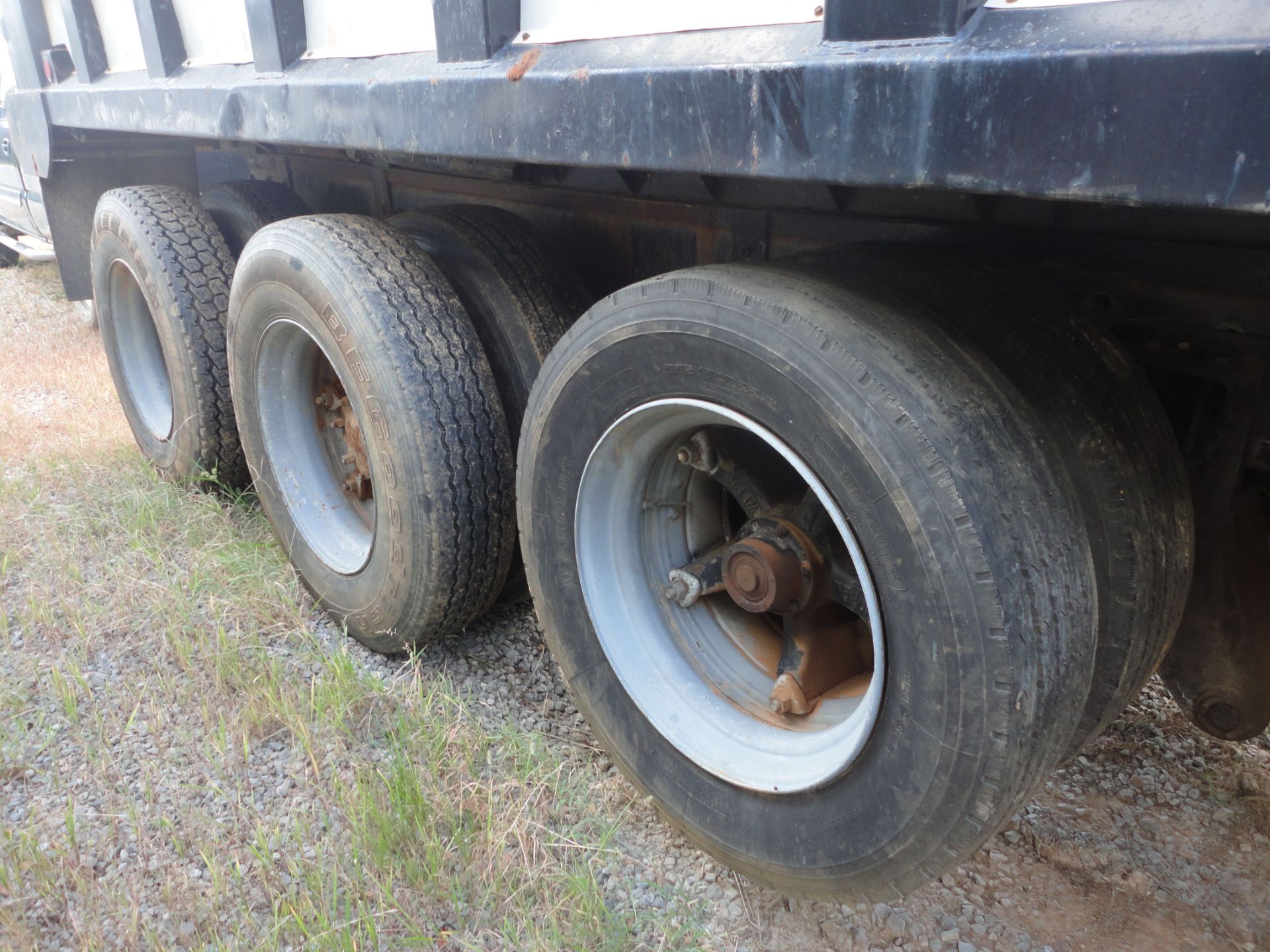 1990 MACK MODEL RD690S TANDEM AXLE AIR CONTROL TAG AXLE, 16' STEEL DUMP BED DUMP TRUCK; W/ POWER - Image 3 of 13
