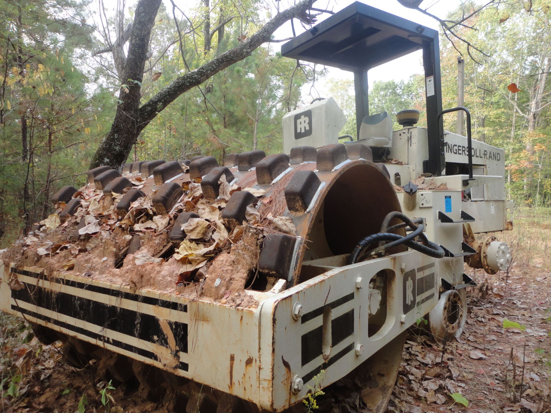 86" INGERSOLL RAND MODEL SD-100F DRUM SHEET FOOT ROLLER COMPACTOR; S/N 1271, CUMMINS DIESEL, HOURS - Image 2 of 9