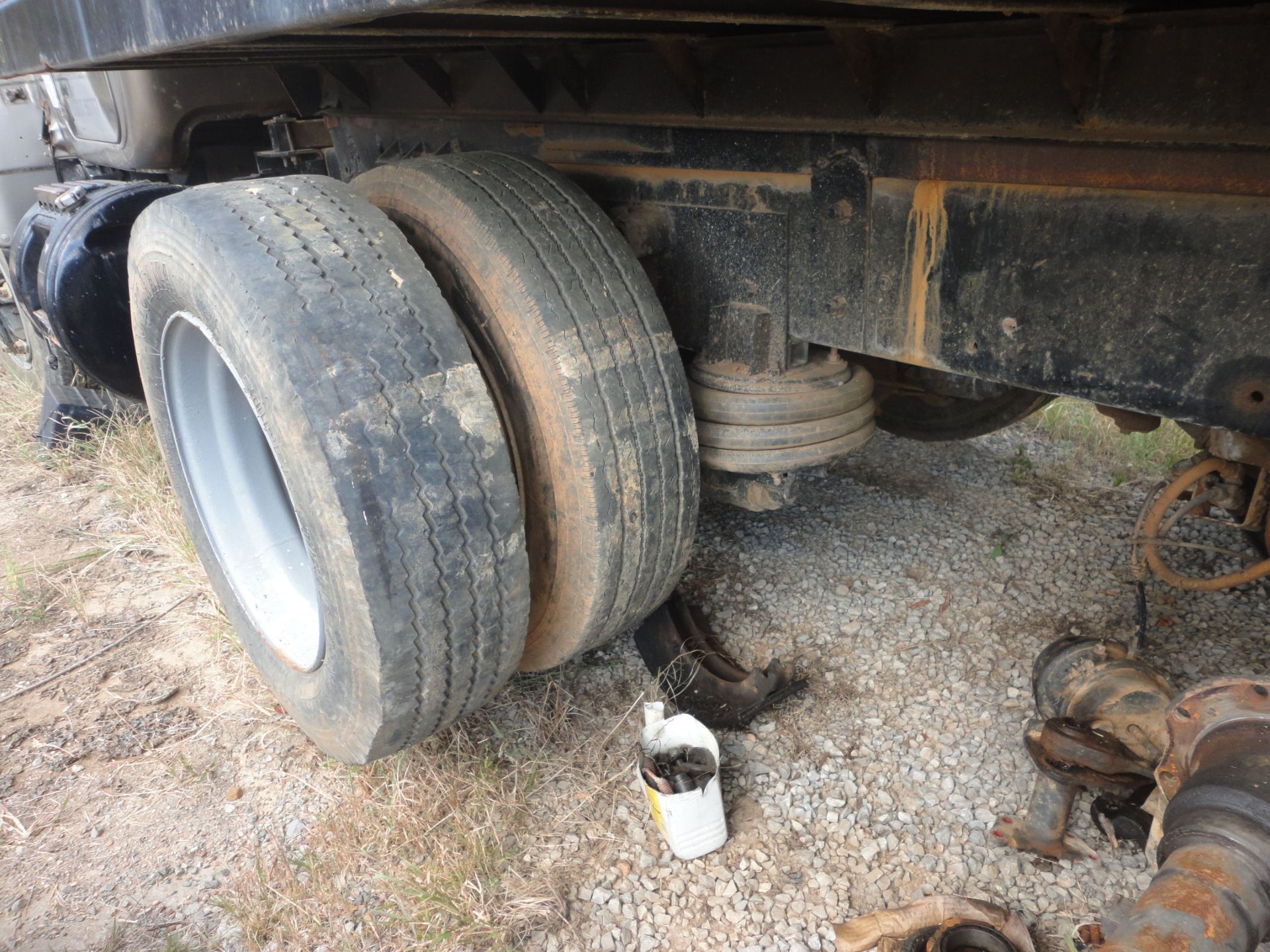 1990 MACK MODEL RD690S TANDEM AXLE AIR CONTROL TAG AXLE, 16' STEEL DUMP BED DUMP TRUCK; W/ POWER - Image 9 of 13