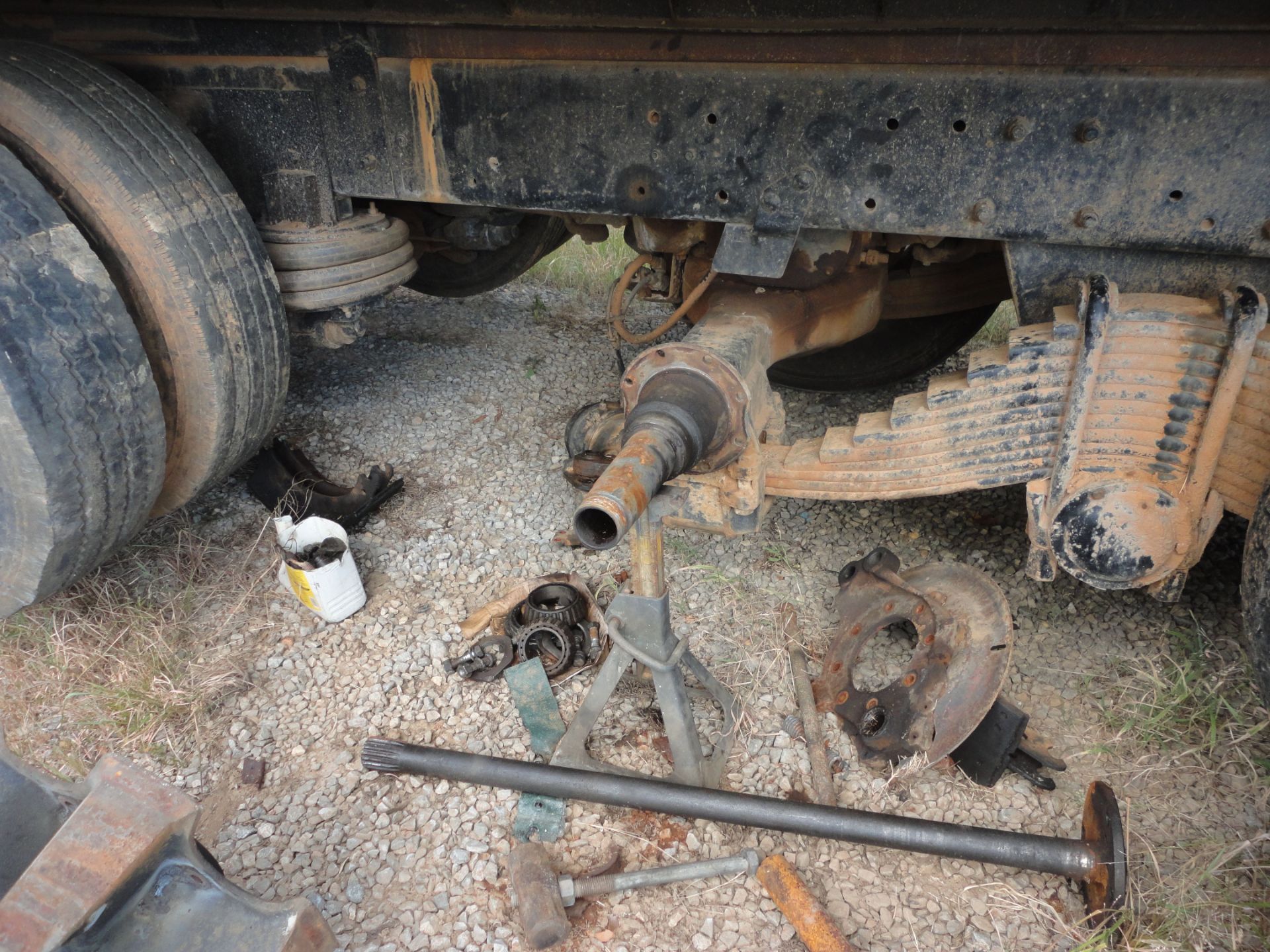 1990 MACK MODEL RD690S TANDEM AXLE AIR CONTROL TAG AXLE, 16' STEEL DUMP BED DUMP TRUCK; W/ POWER - Image 7 of 13