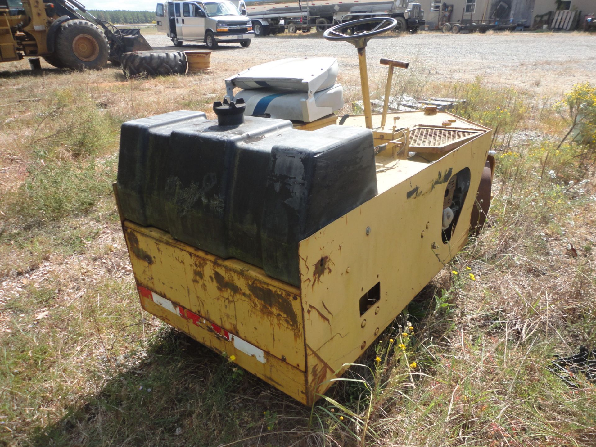 MFG. UNKNOWN GAS POWERED MINI DRUM ROLLER **NEEDS MOTOR** - Image 3 of 3