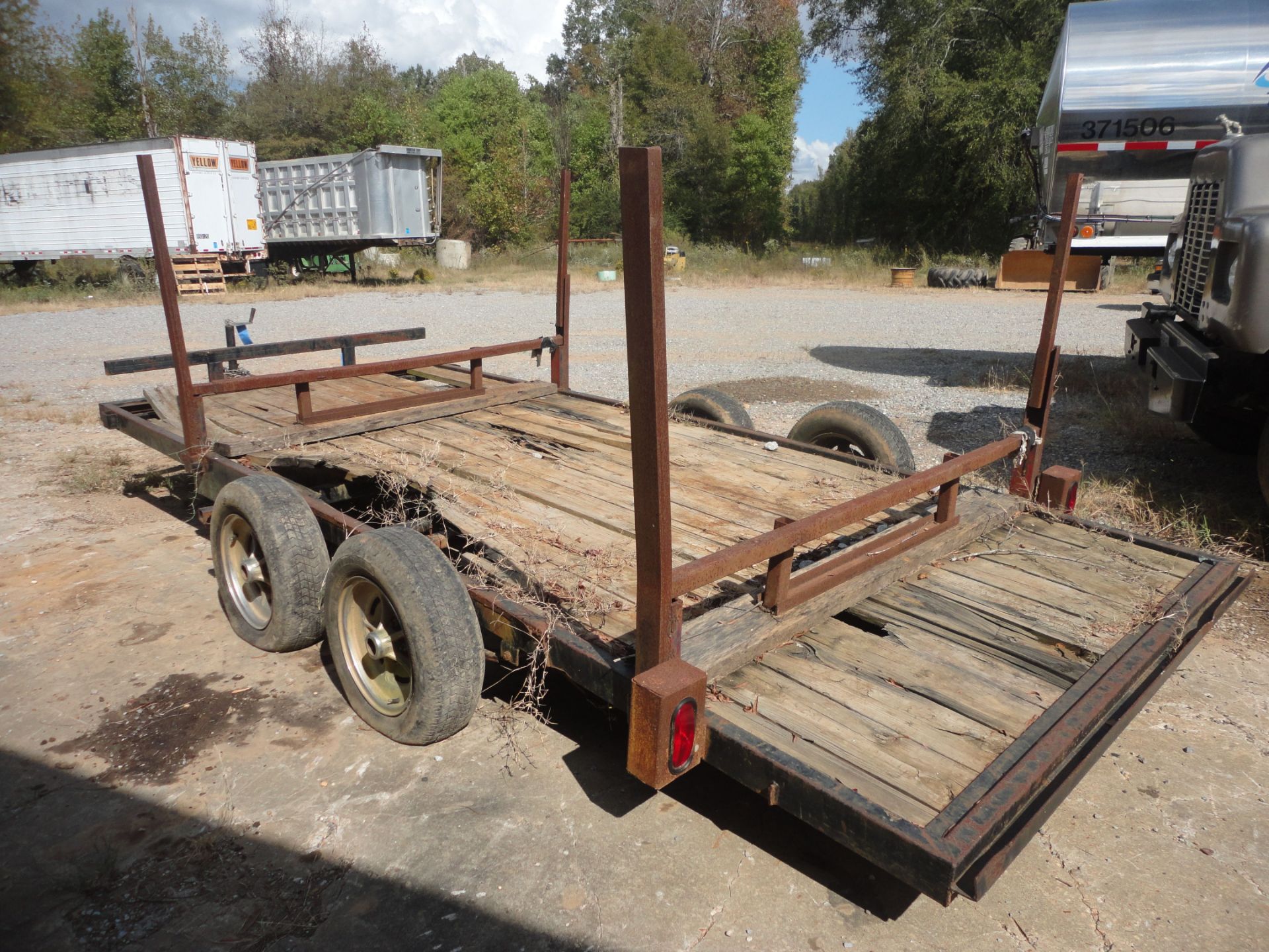 82" WIDE X 16' LONG DUAL AXLE WOOD DECK UTILITY TRAILER - NO TITLE - Image 3 of 3