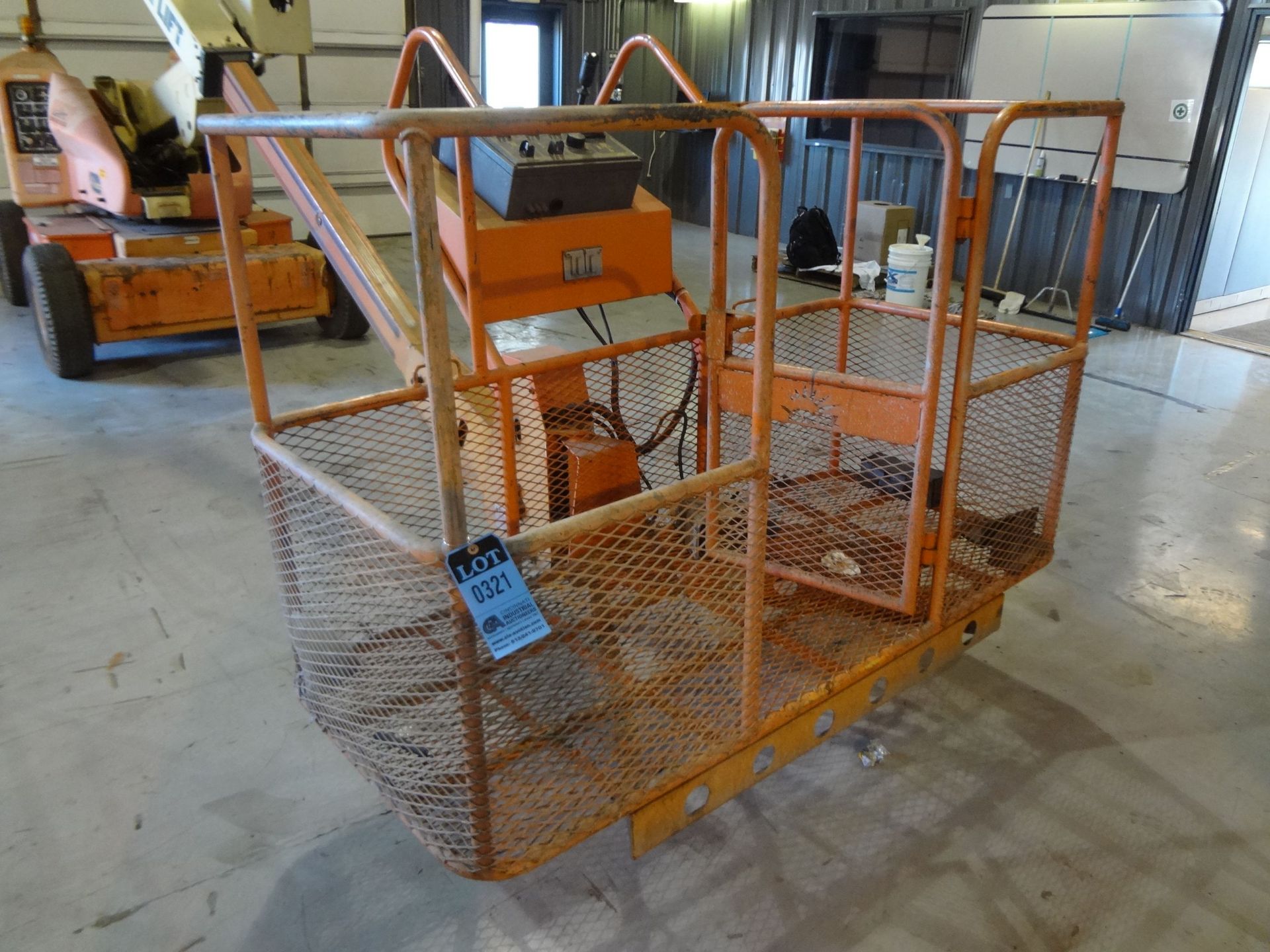 40' JLG MODEL 40 ELECTRIC BOOM LIFT; S/N 0529010300031269, 40' MAX PLATFORM HEIGHT, 20.5 MAX - Image 6 of 8