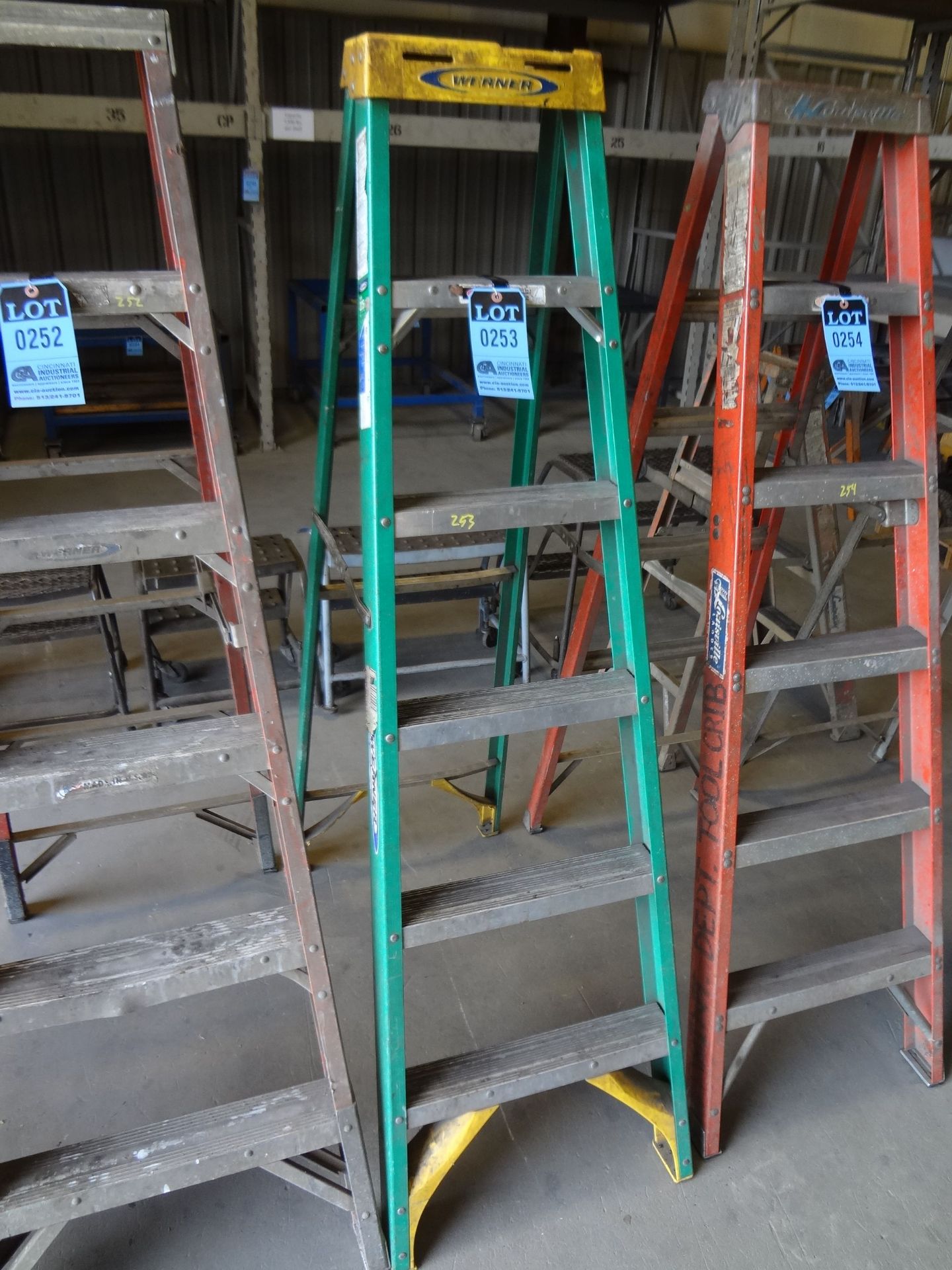 6' WERNER FIBERGLASS LADDER