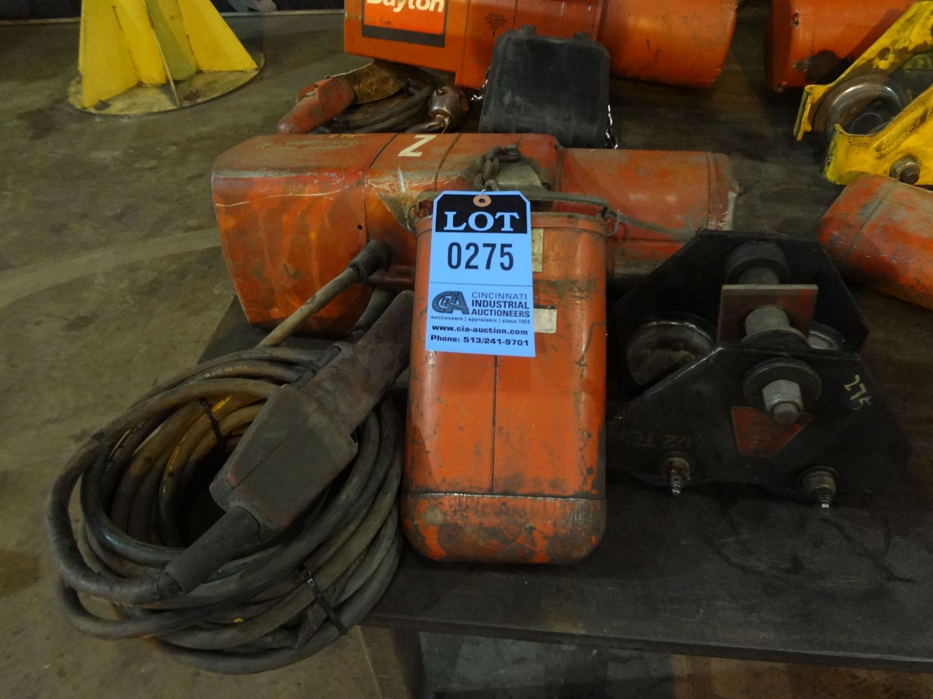 1/2 TON DAYTON ELECTRIC CHAIN HOIST