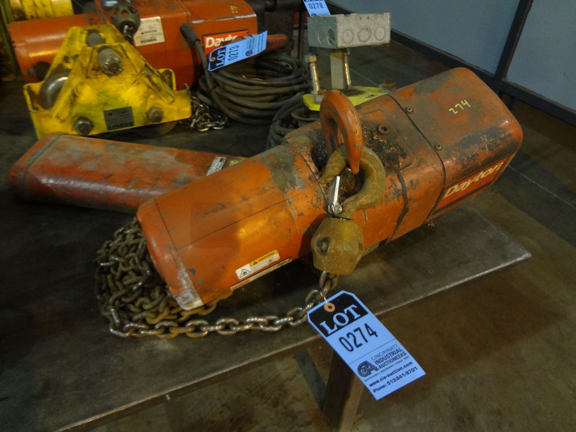 1 TON DAYTON ELECTRIC CHAIN HOIST