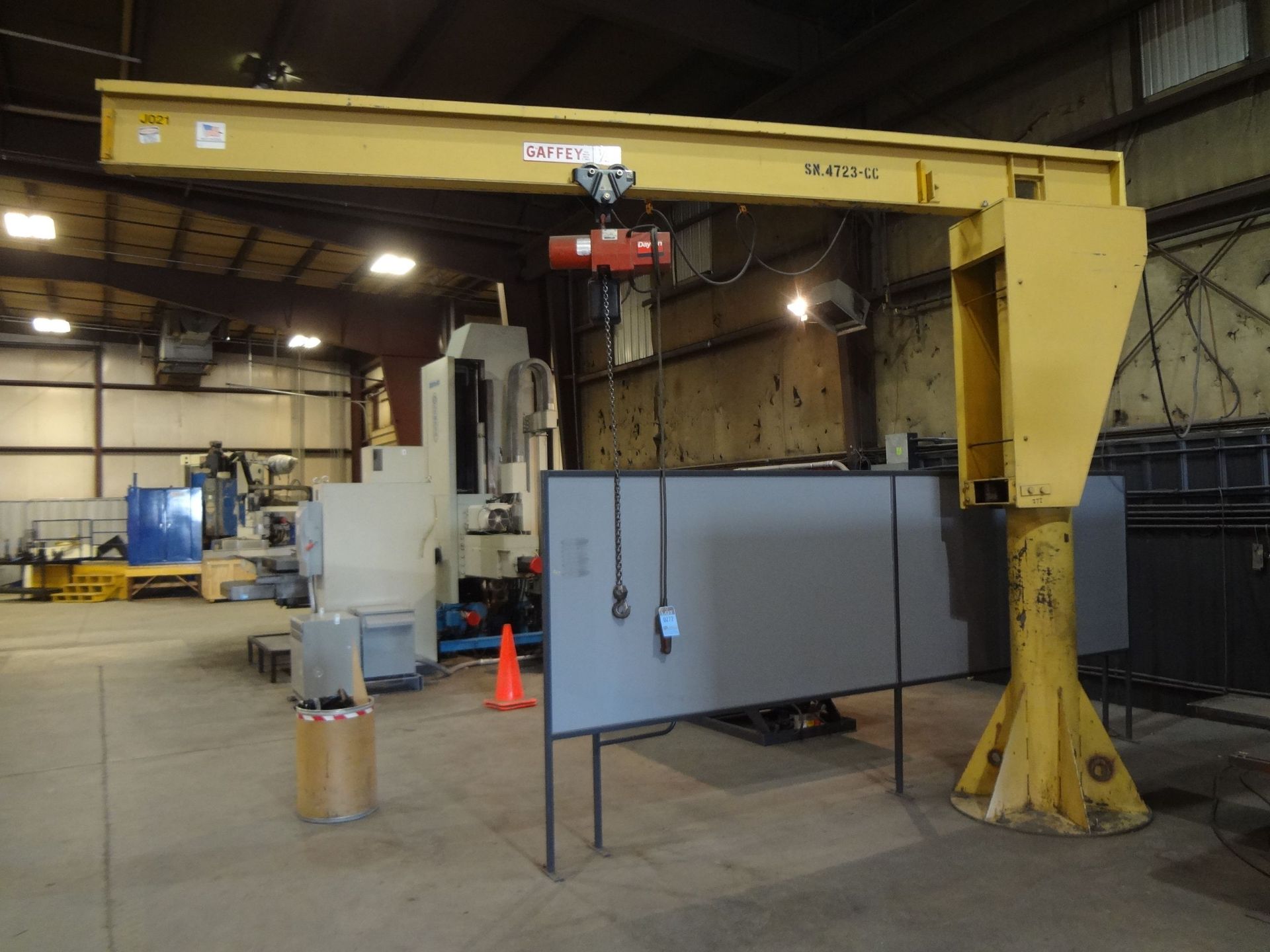 1/2 TON X 16' ARM X 148" COLUMN ROTATING JIB CRANE W/ 1/2 TON DAYTON ELECTRIC CHAIN HOIST