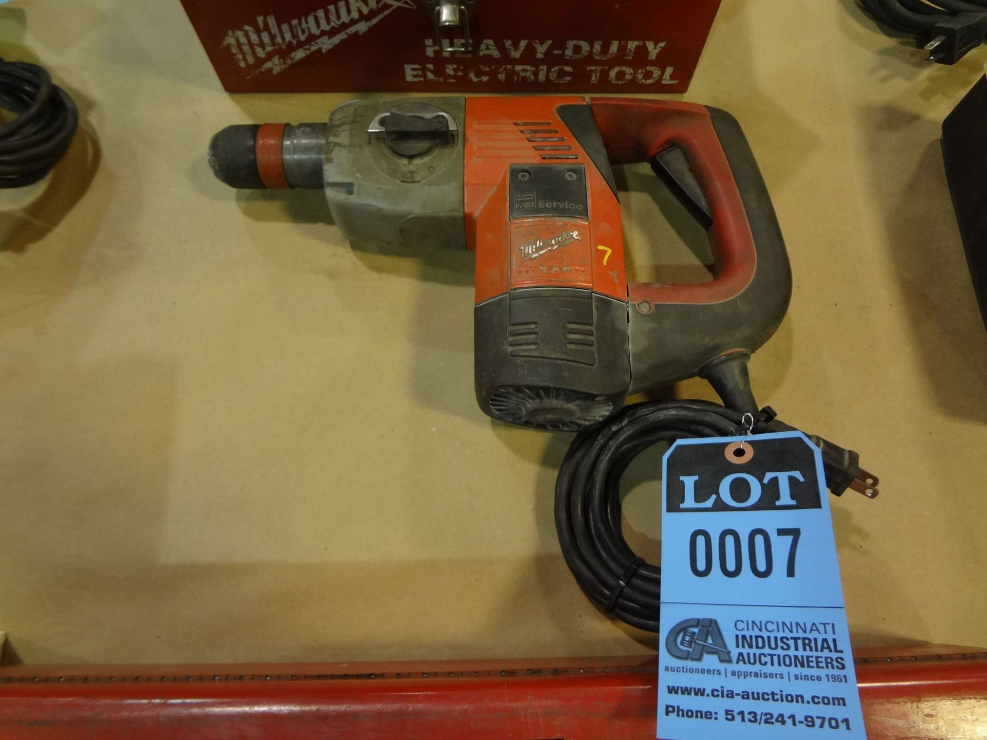 1-1/8" MILWAUKEE HAMMER DRILL