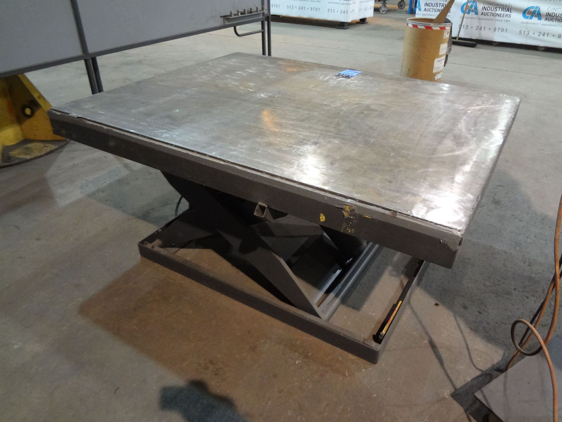 3' X 5' PNEUMATIC SCISSOR LIFT TABLE