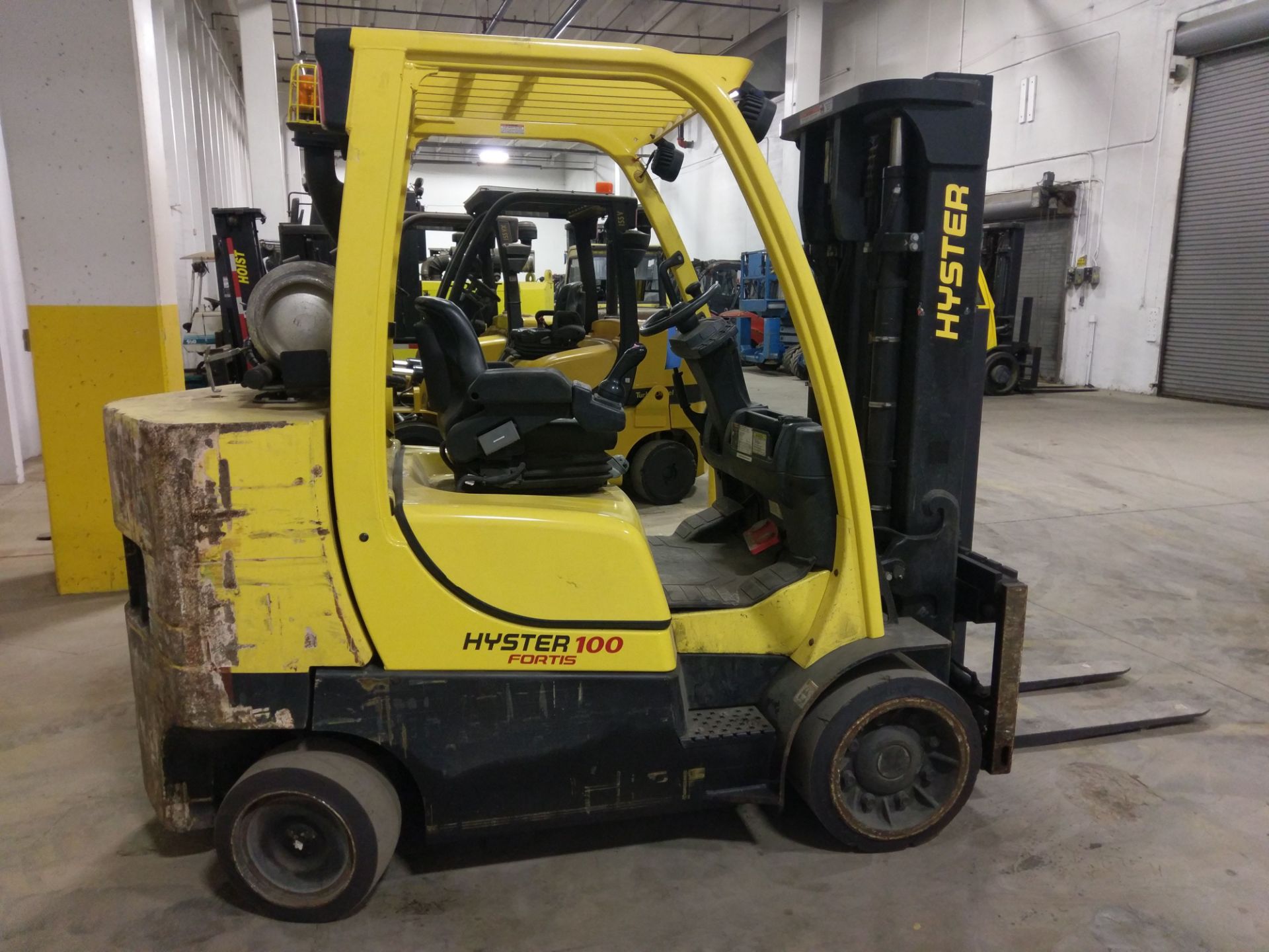 2012 - 10,000 LB HYSTER MODEL S100FTBCS LP GAS CUSHION TIRE LIFT TRUCK; S/N G004V06202J, 2-STAGE - Image 3 of 10