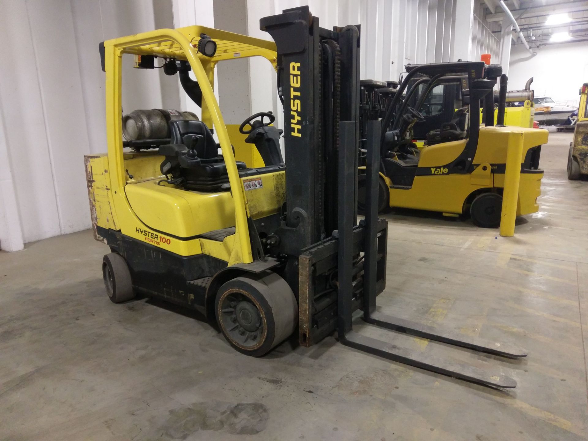 2012 - 10,000 LB HYSTER MODEL S100FTBCS LP GAS CUSHION TIRE LIFT TRUCK; S/N G004V06202J, 2-STAGE - Image 2 of 10