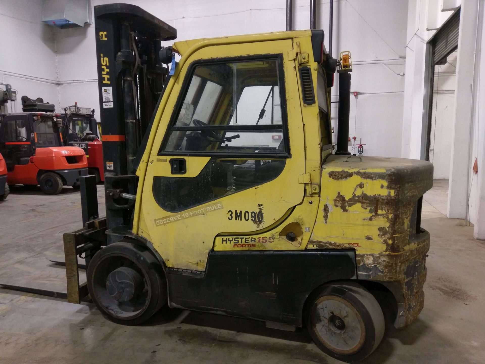 15,000 LB HYSTER MODEL S155FT DIESEL POWER CUSHION TIRE LIFT TRUCK; S/N E024V02535J, 2-STAGE MAST, - Image 4 of 11