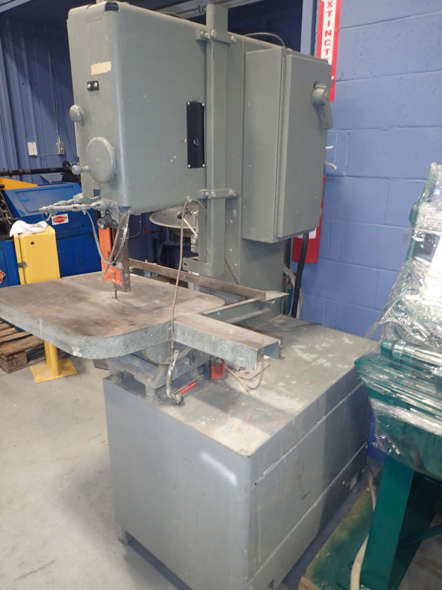 GROB VERTICAL BAND SAW MOD. 4V18, 18" CAP, BLADE WELDER, VARIABLE SPEED 40-5000 RPM, 575 VOLTS - Image 3 of 4